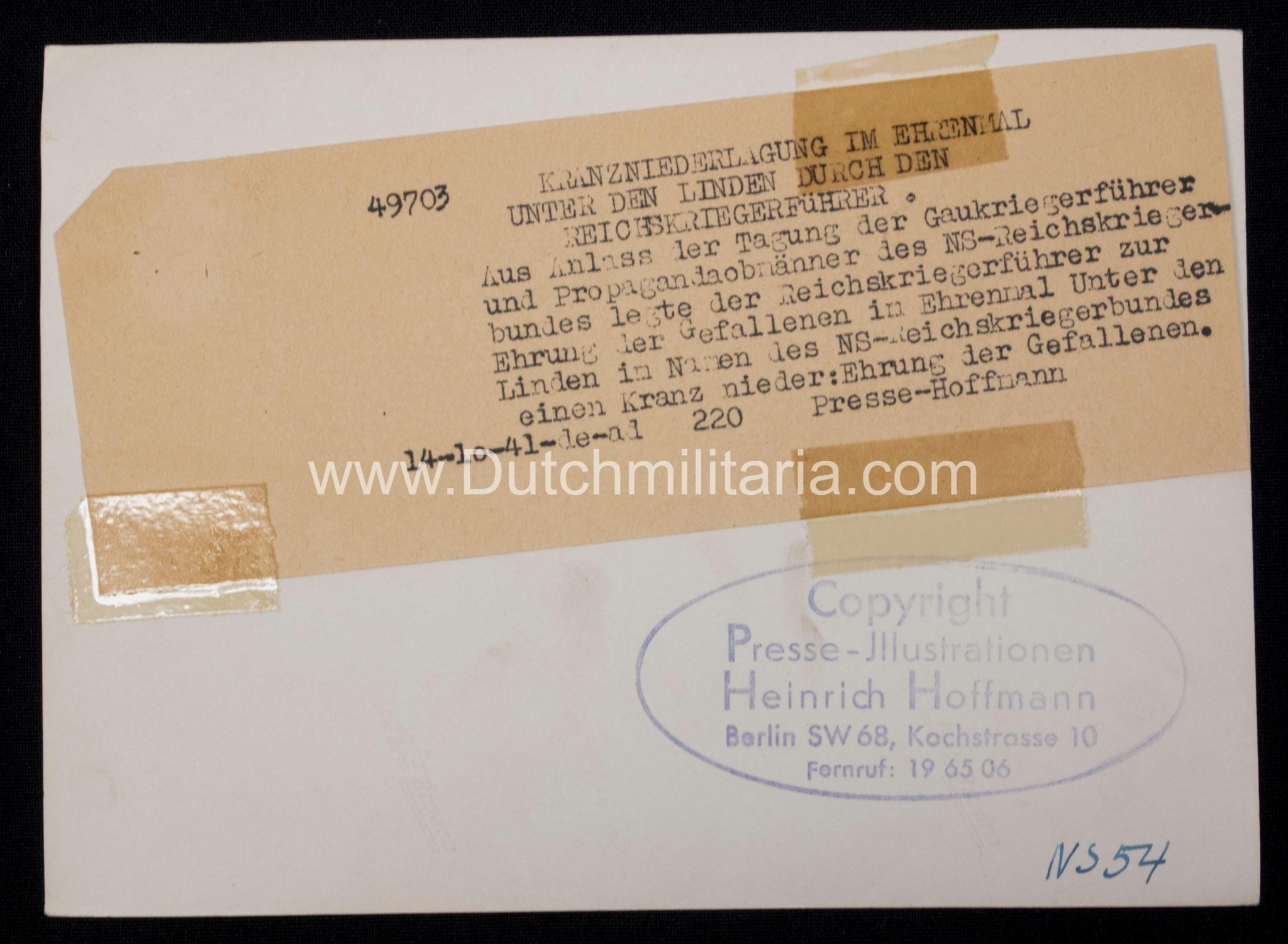 (Pressphoto) Kranzniederlagung im Ehrenmal Unter der Linden durch den Riechskriegerführer (1947)