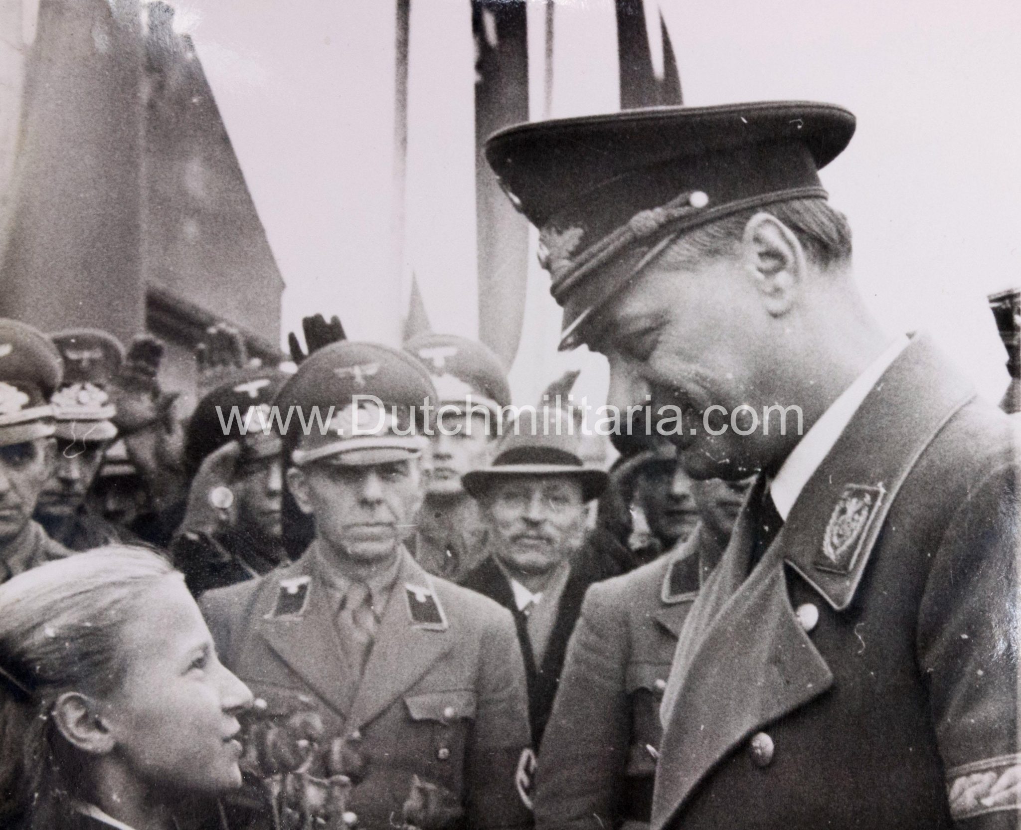 (Pressphoto) Reichsminister/reichsleiter Alfred Rosenberg in Luxemburg wird bei seiner Ankunft durch BDM begrusst - Image 3