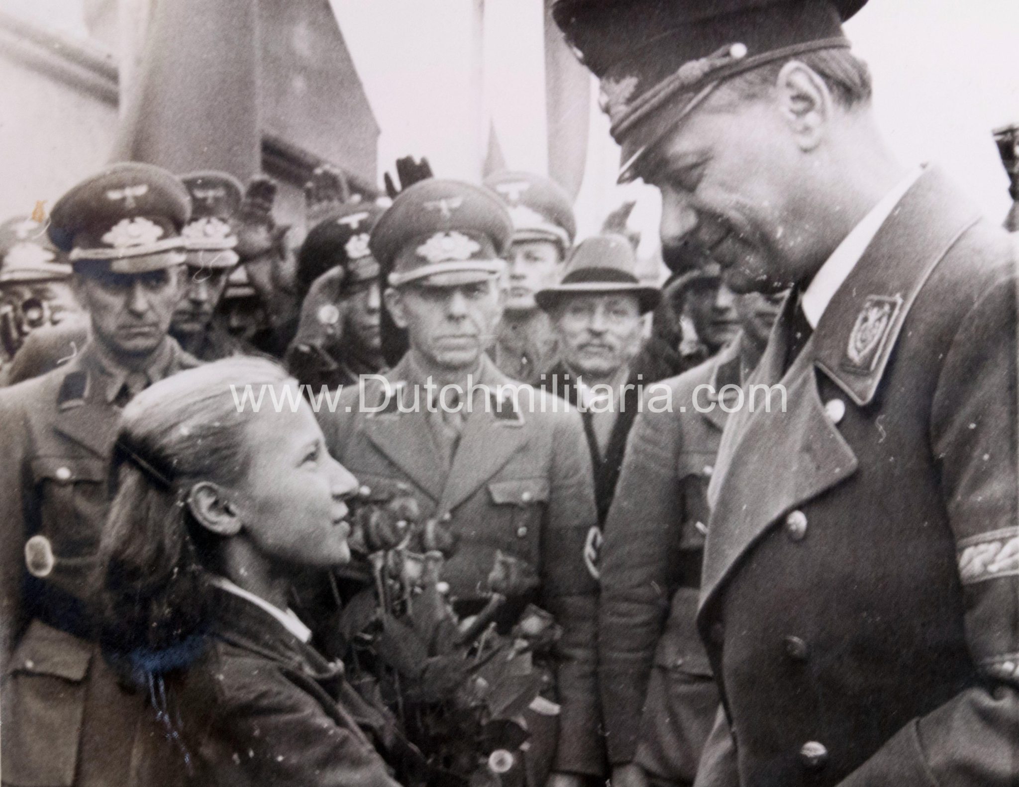 (Pressphoto) Reichsminister/reichsleiter Alfred Rosenberg in Luxemburg wird bei seiner Ankunft durch BDM begrusst - Image 4