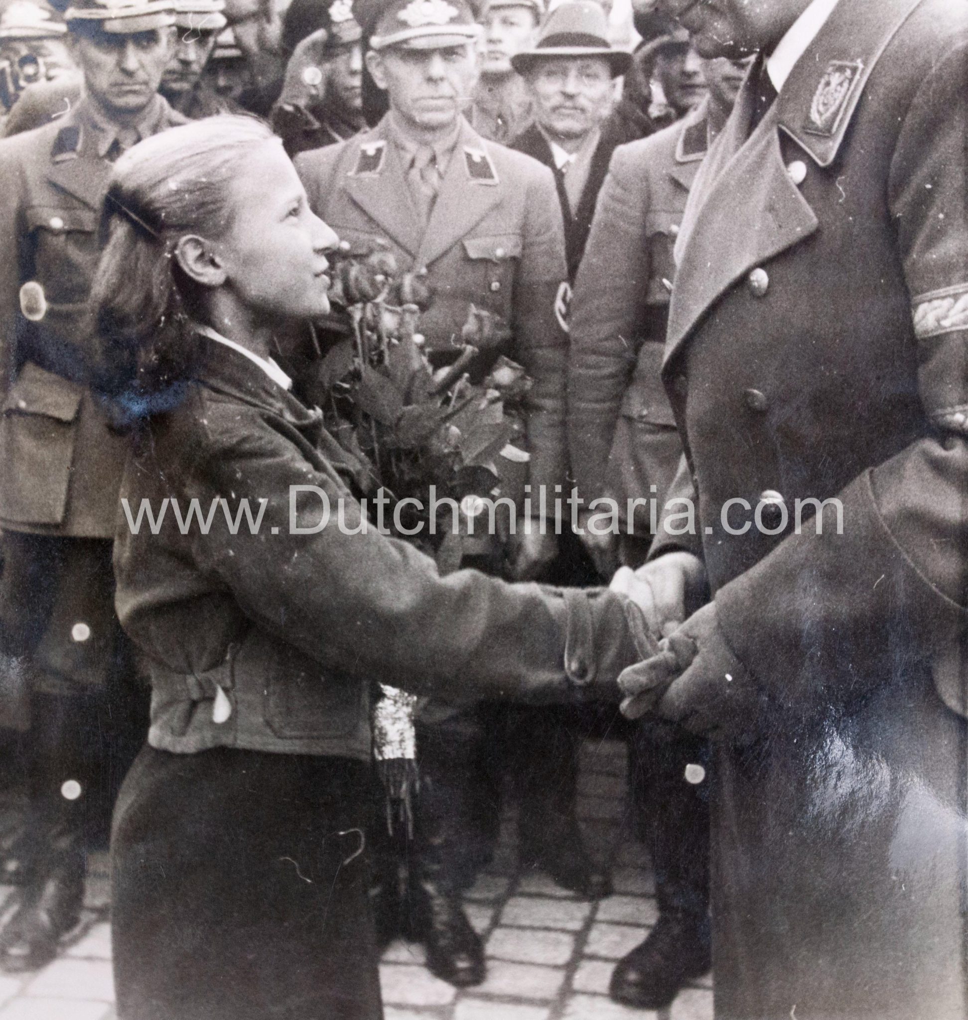 (Pressphoto) Reichsminister/reichsleiter Alfred Rosenberg in Luxemburg wird bei seiner Ankunft durch BDM begrusst - Image 6