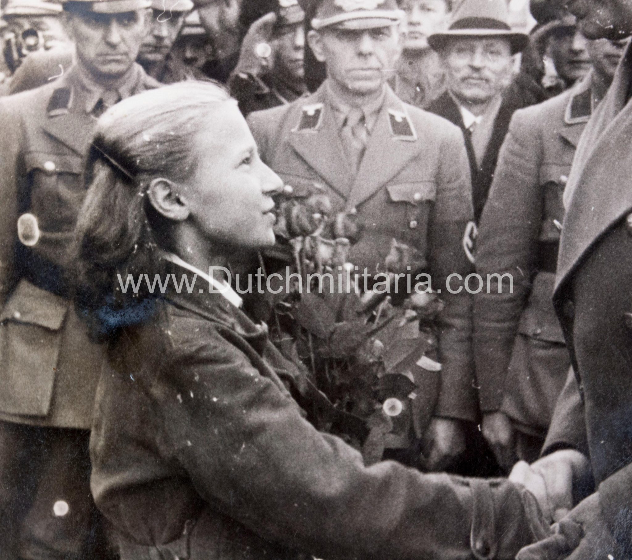 (Pressphoto) Reichsminister/reichsleiter Alfred Rosenberg in Luxemburg wird bei seiner Ankunft durch BDM begrusst - Image 7