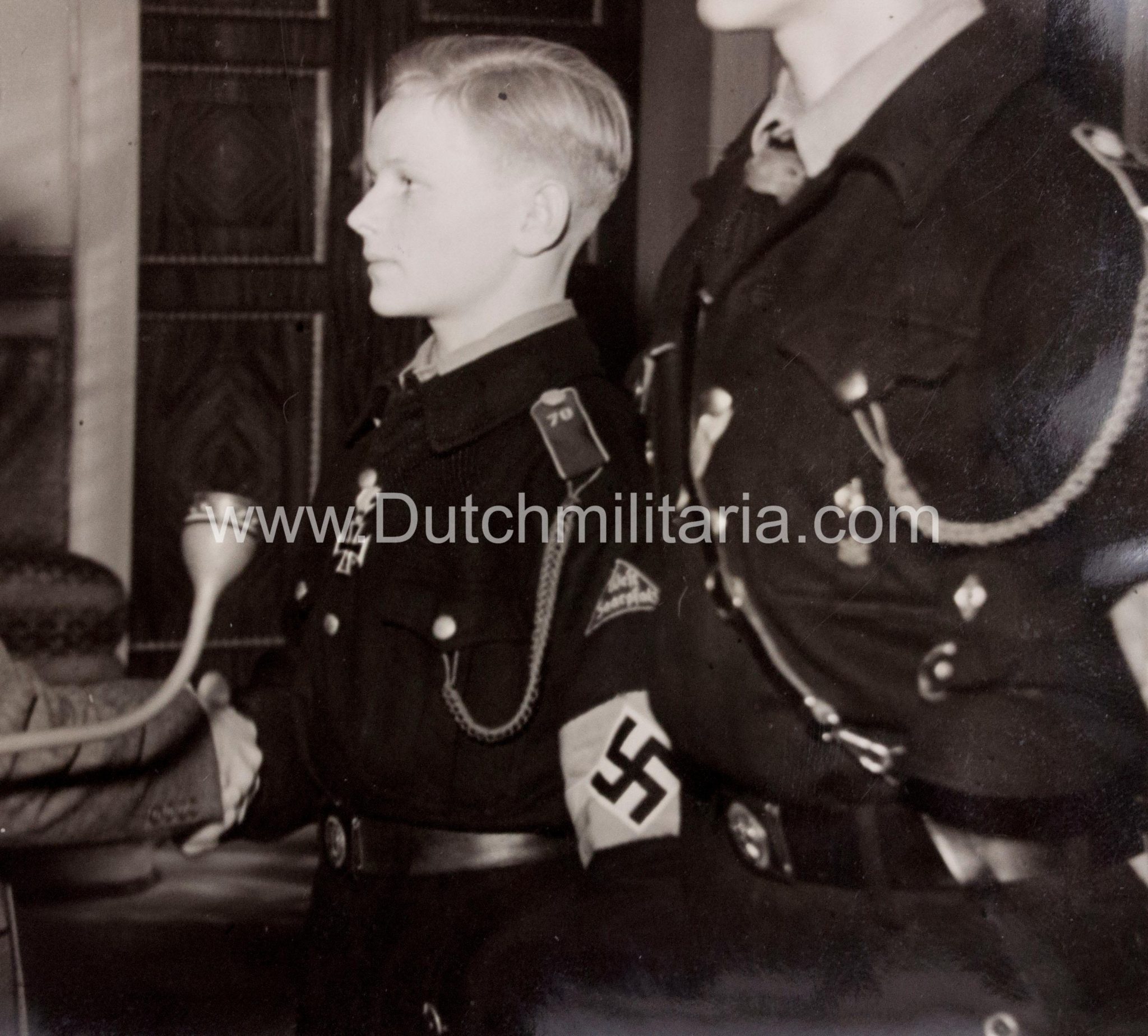 (Pressphoto) Tapfere Hitlerjungen im beisein von Reichsjugendführer Axmann von Dr. Goebbels empfangen (1942)