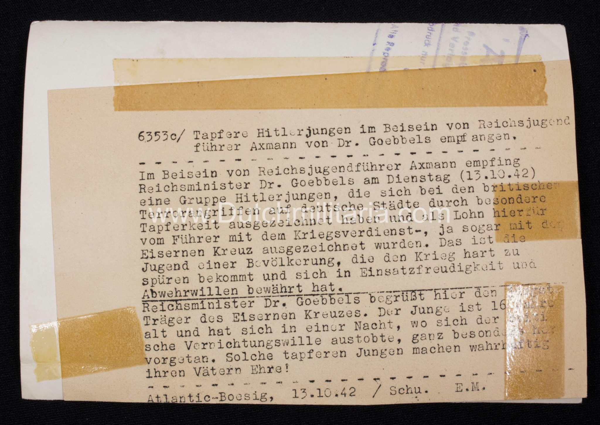 (Pressphoto) Tapfere Hitlerjungen im beisein von Reichsjugendführer Axmann von Dr. Goebbels empfangen (1942)