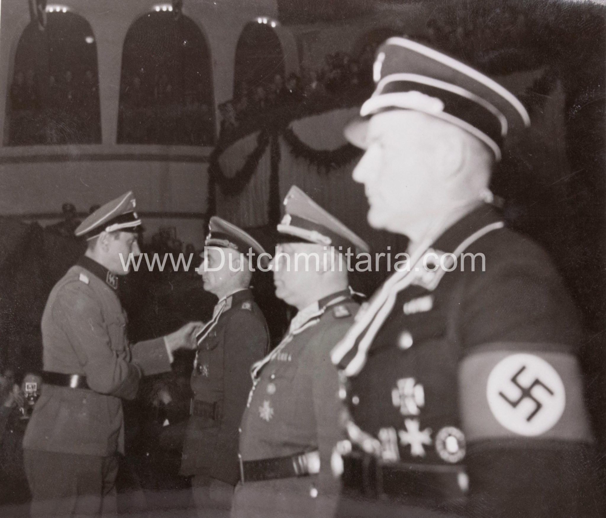 (Pressphoto) Uberreichung Ritterkreuz durch SS-Sturmbahnführer Skorzeny (1943) - rare