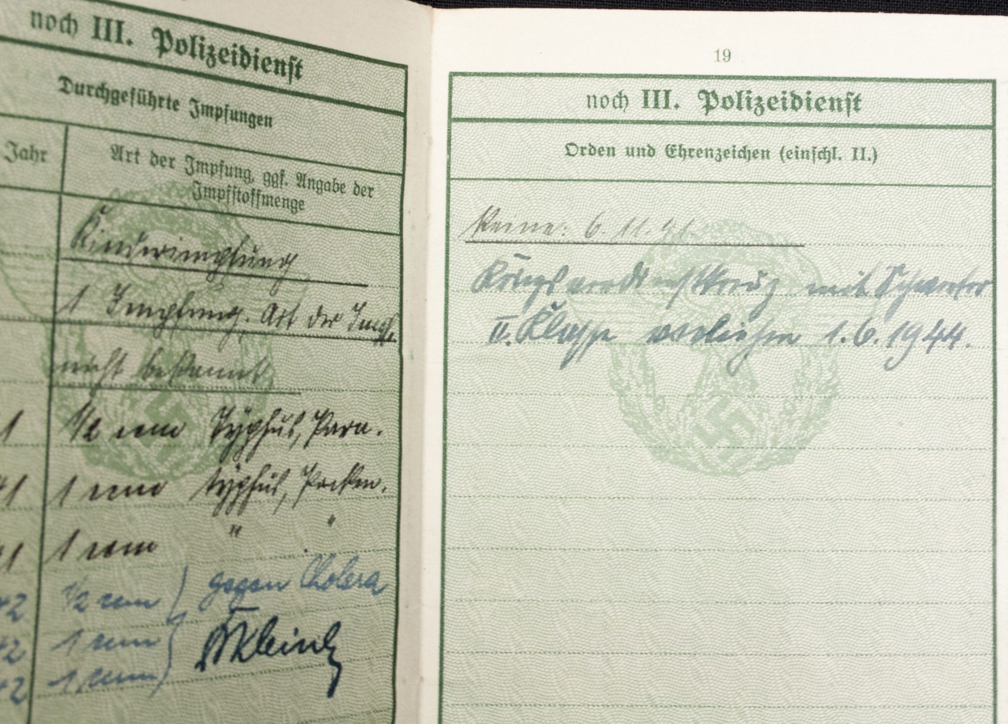 WWII German Polizei Soldbuch/Dienstpass/Dienstausweis group - Image 28