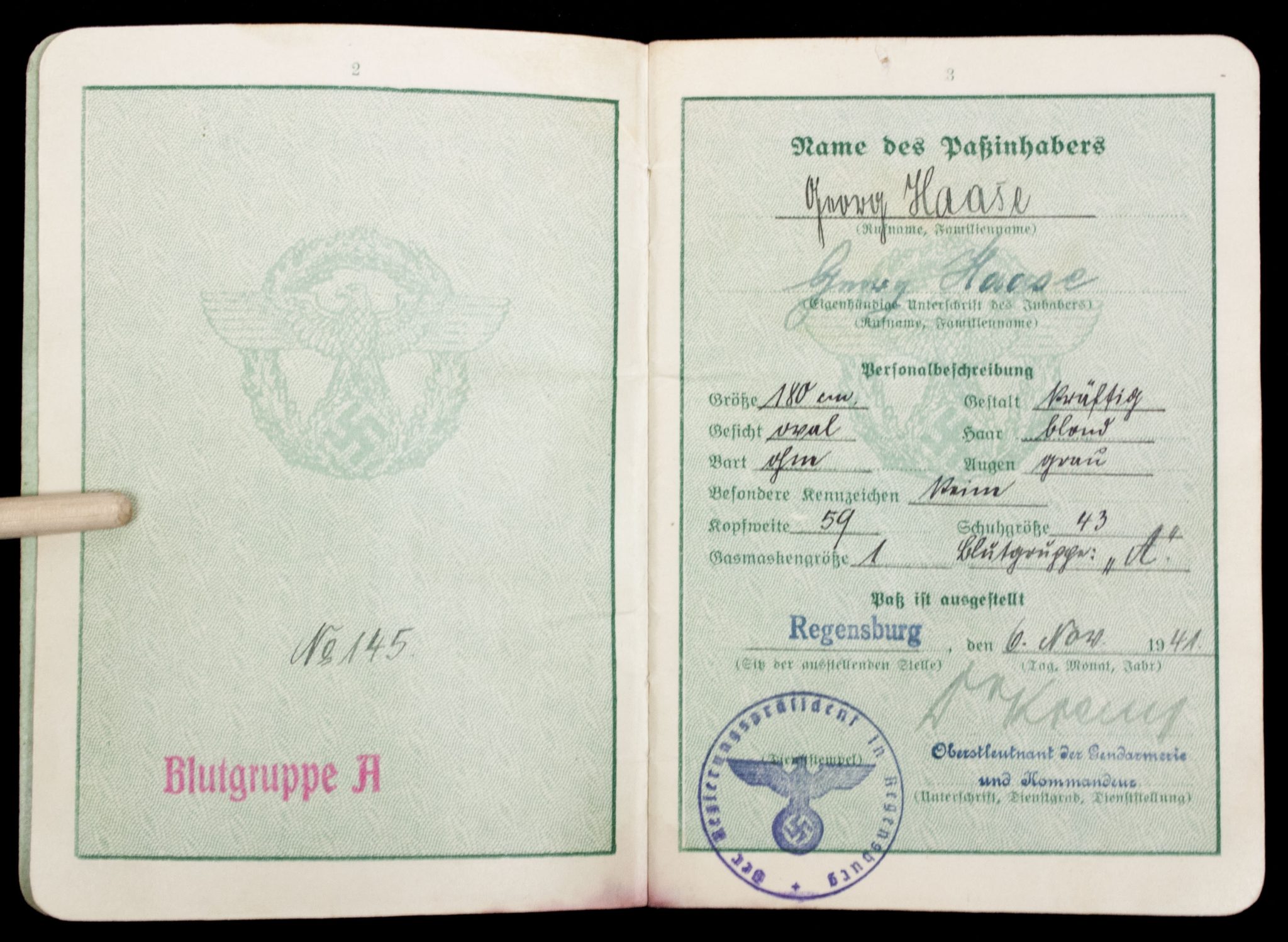 WWII German Polizei Soldbuch/Dienstpass/Dienstausweis group - Image 17
