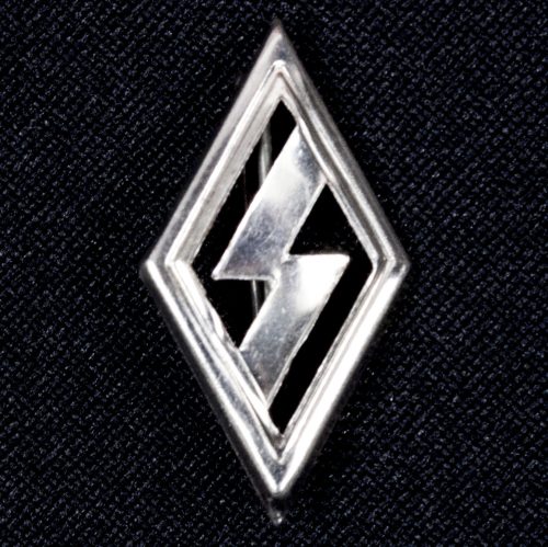 Hitlerjugend (HJ) Deutsches Jungvolk (DJ) Cap Badge