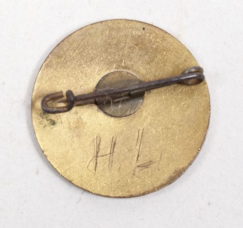 (NSB) Nationaal Socialistische Vrouwenorganisatie (NSVO) brooch (first model)