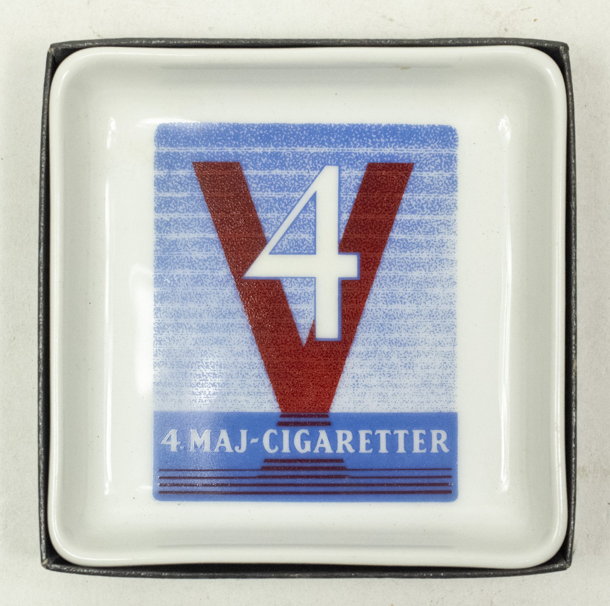 (Denmark) liberation ashtray + stamps (1946) (Denmark) liberation ashtray + stamps (1945)