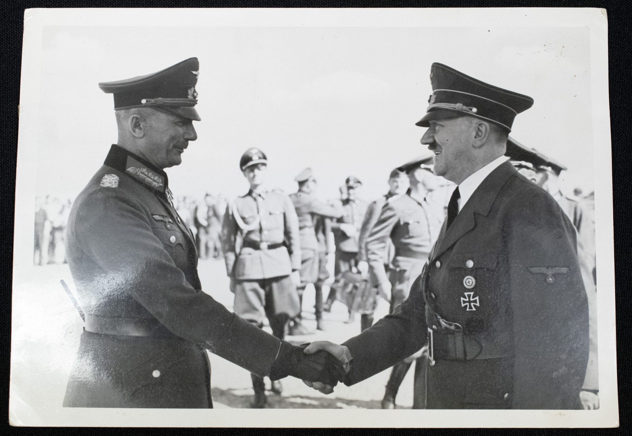 (Pressphoto) Der Führer wird von Generalfeldmarschall von Bock begrüsst (1) (Pressphoto) Der Führer wird von Generalfeldmarschall von Bock begrüsst