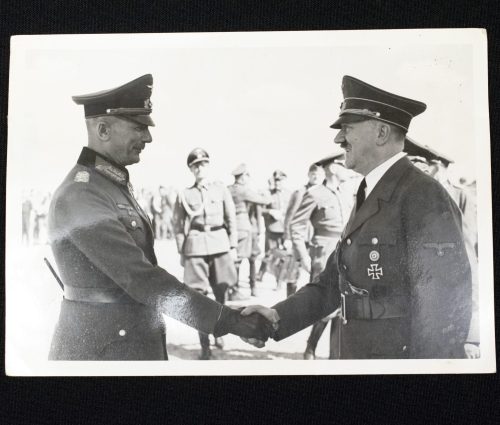 (Pressphoto) Der Führer wird von Generalfeldmarschall von Bock begrüsst