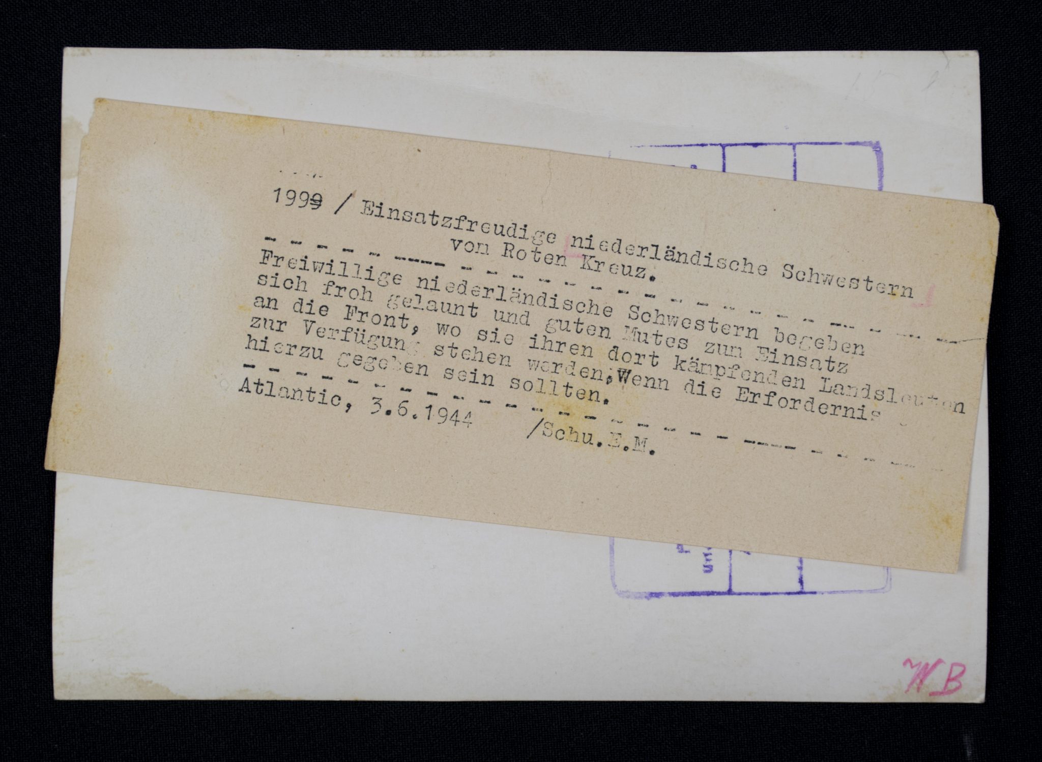 (Pressphoto) Einsatsfreudige niederländische Schwestern von Roten Kreuz (1946) (18,5 x 13 cm) (Pressphoto) Einsatsfreudige niederländische Schwestern von Roten Kreuz (1944) (18,5 x 13 cm)