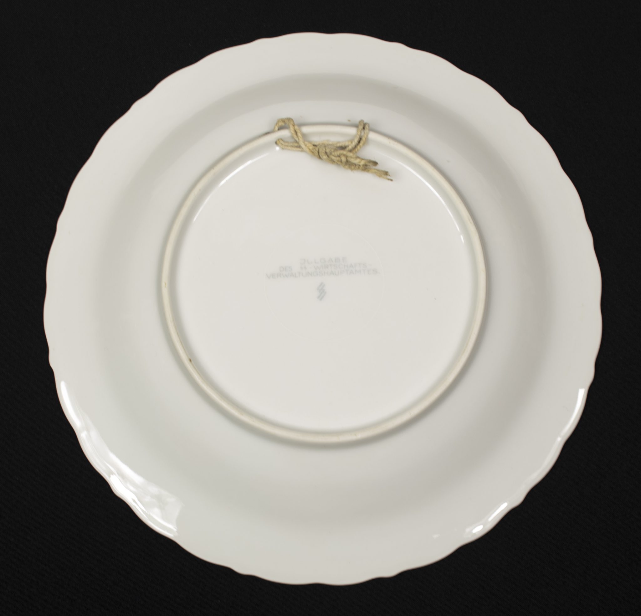 SS Julgabe der Chef des SS-Wirtschaftsverwaltungshauptamtes – Julfest 1941 Allach Julteller (5) SS Julgabe der Chef des SS-Wirtschaftsverwaltungshauptamtes – Julfest 1941 Allach Julteller