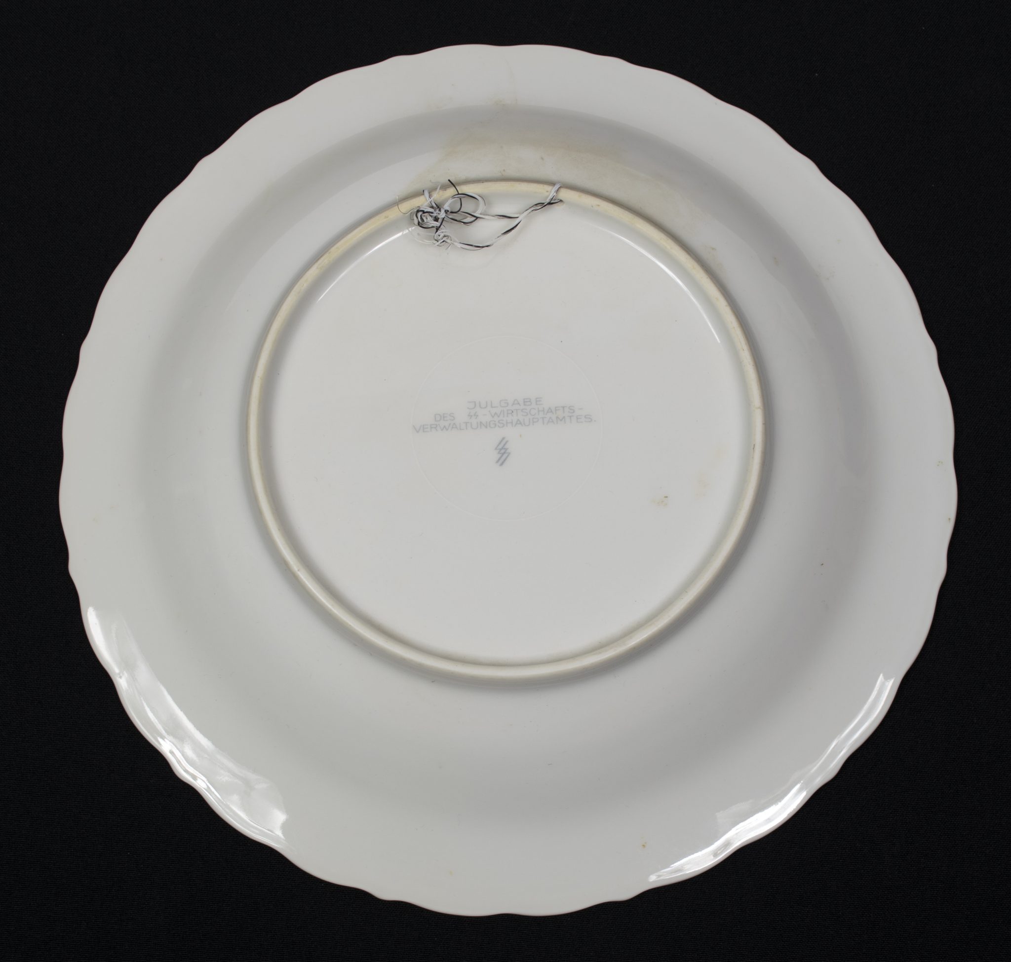 SS Julgabe der Chef des SS-Wirtschaftsverwaltungshauptamtes – Julfest 1942 Allach Julteller (5) SS Julgabe der Chef des SS-Wirtschaftsverwaltungshauptamtes – Julfest 1942 Allach Julteller