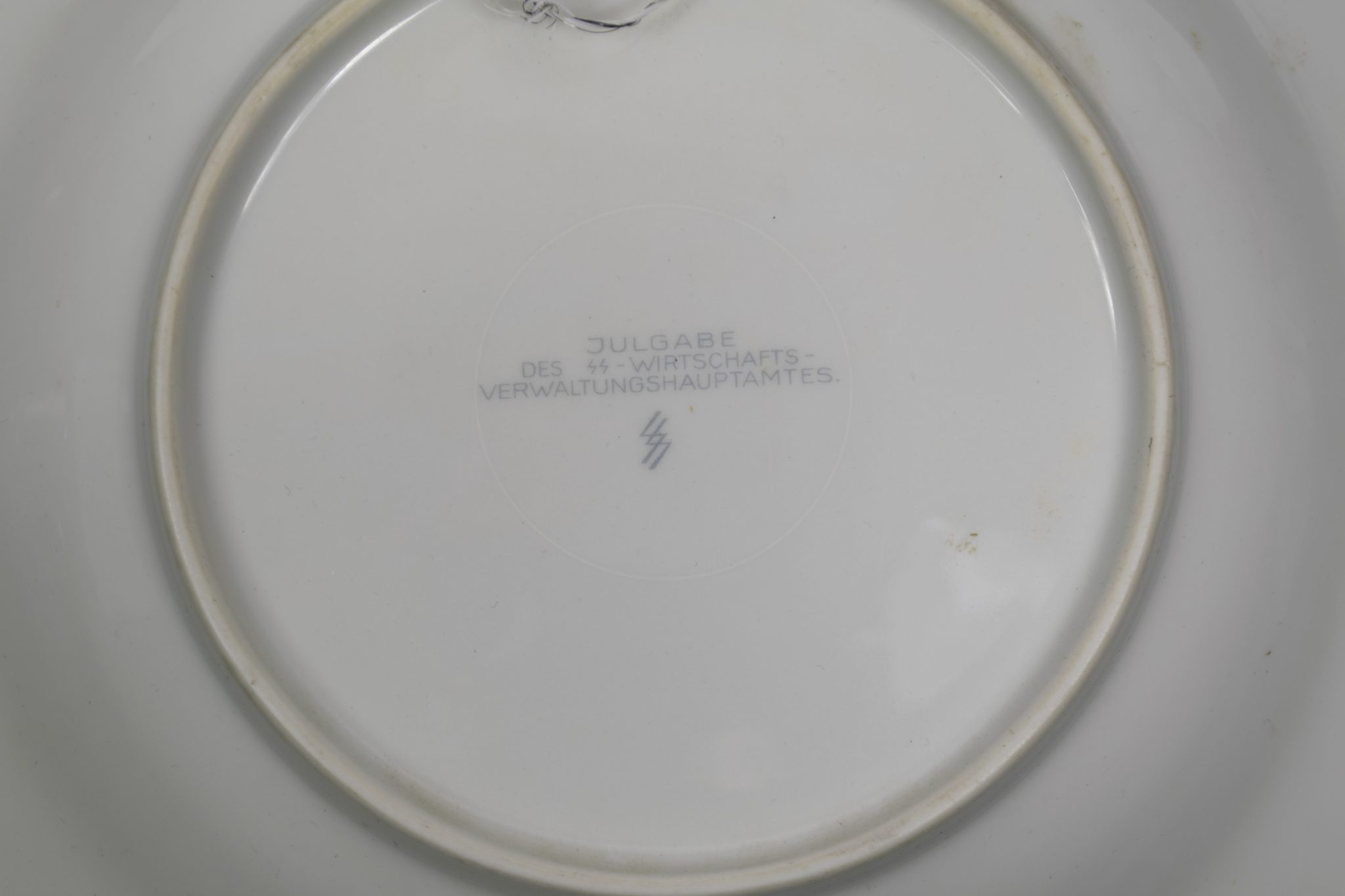 SS Julgabe der Chef des SS-Wirtschaftsverwaltungshauptamtes – Julfest 1942 Allach Julteller