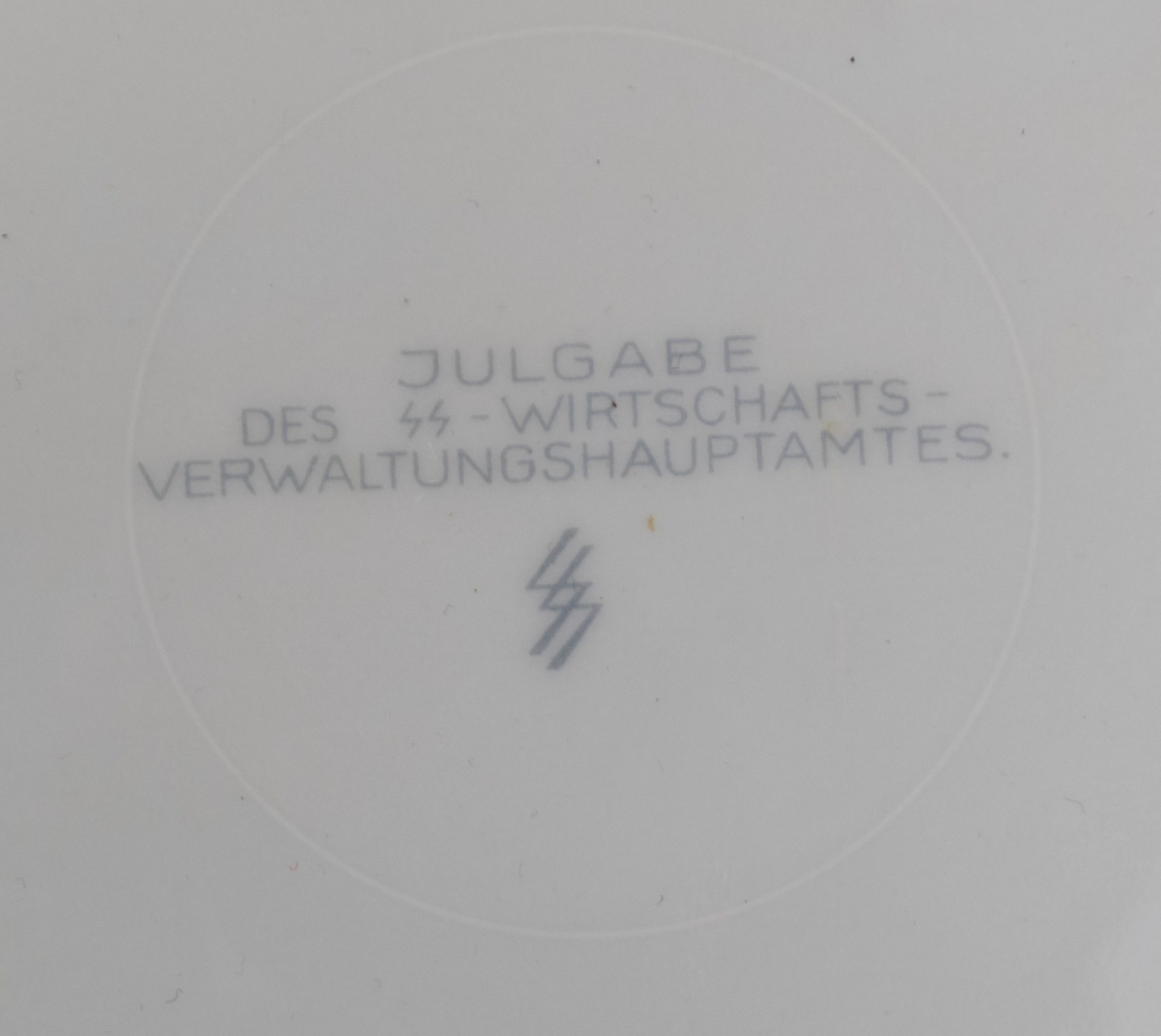 SS Julgabe der Chef des SS-Wirtschaftsverwaltungshauptamtes – Julfest 1942 Allach Julteller