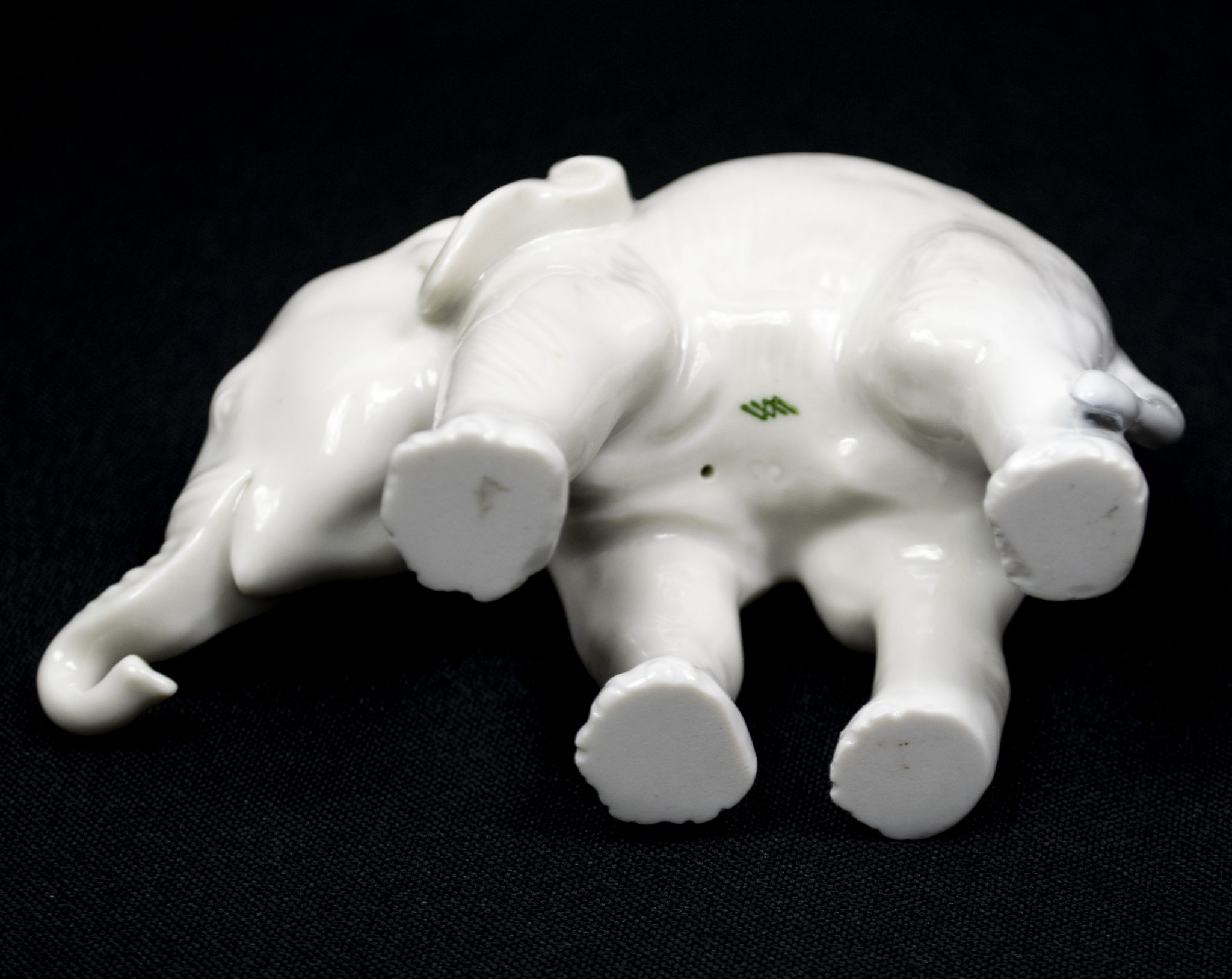 Allach porcelain small standing Elephant (Theodor Kärner Nr. 3)