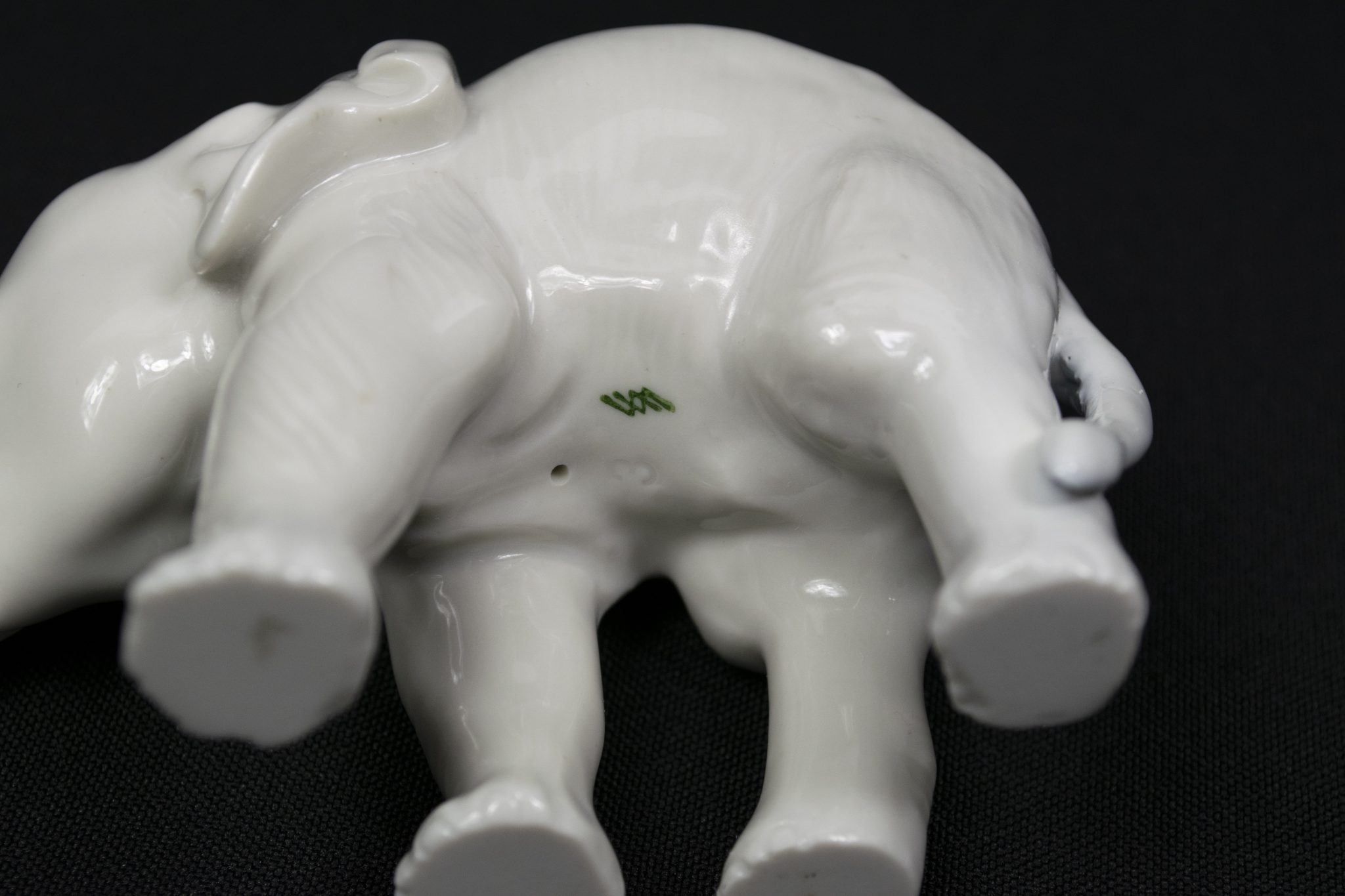 Allach porcelain small standing Elephant (Theodor Kärner Nr. 3)