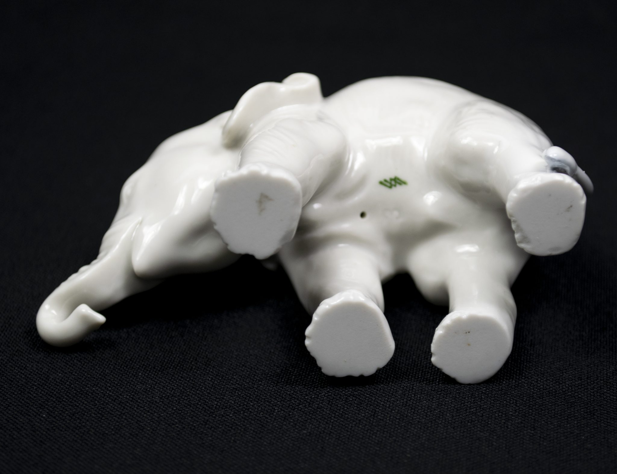 Allach porcelain small standing Elephant (Theodor Kärner Nr. 3)