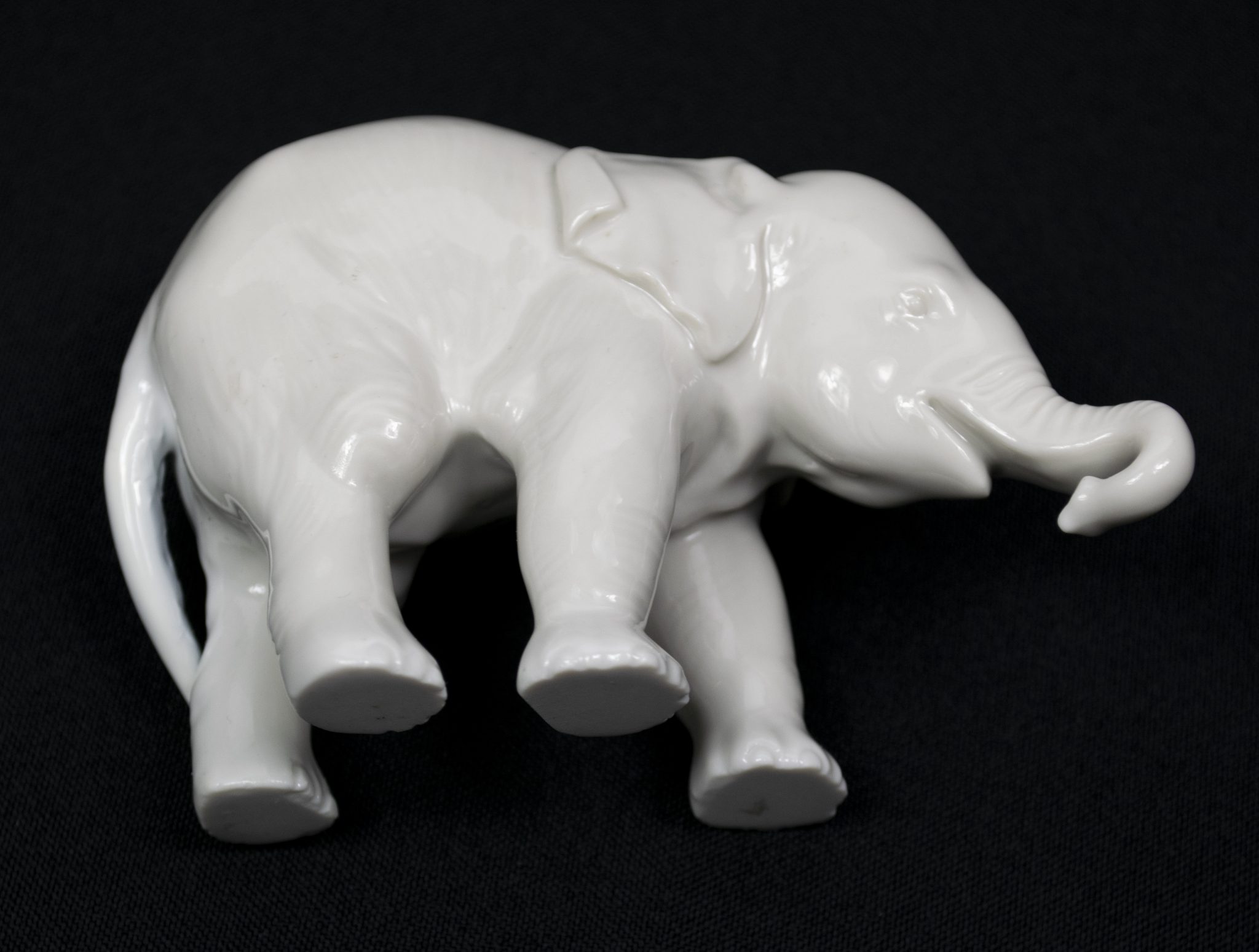 Allach porcelain small standing Elephant (Theodor Kärner Nr. 3)