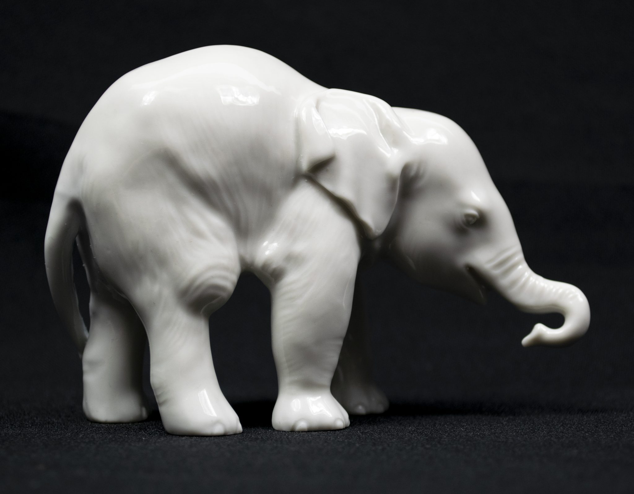 Allach porcelain small standing Elephant (Theodor Kärner Nr. 3)