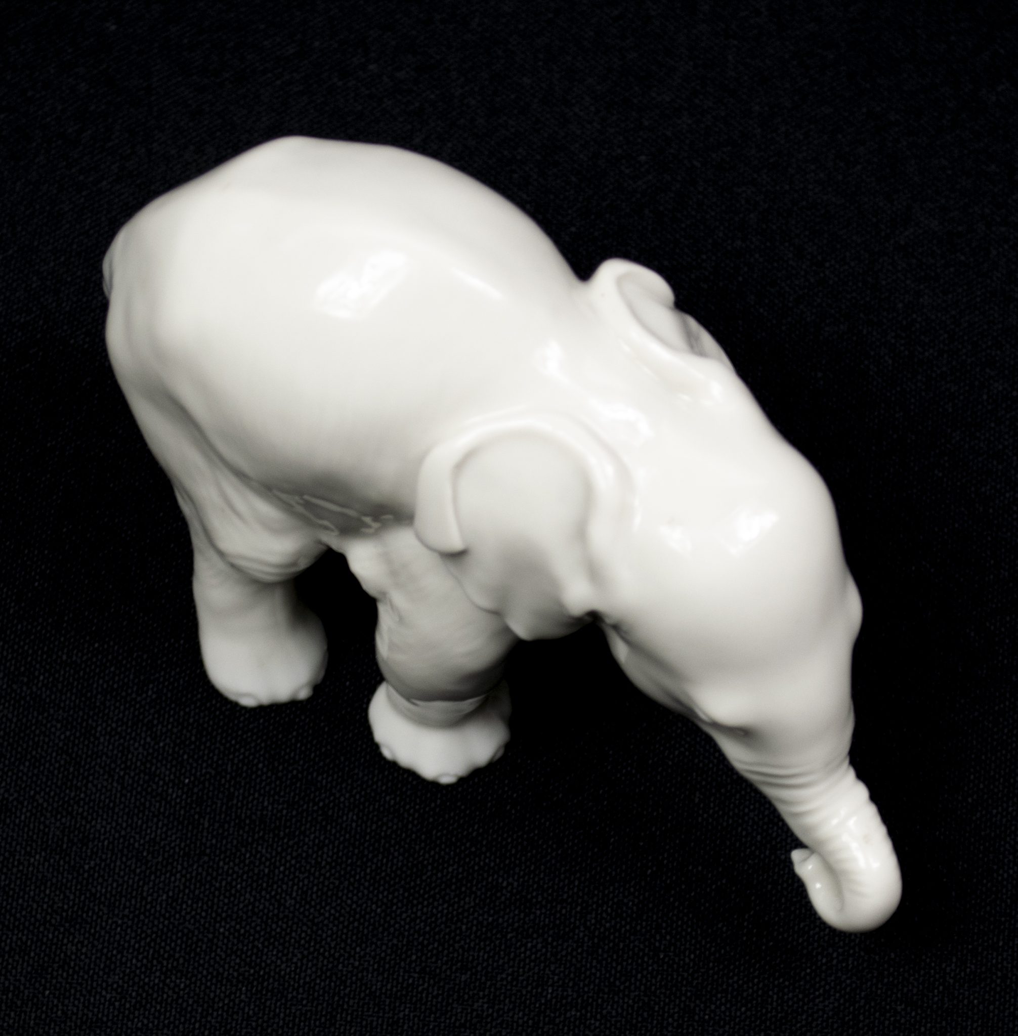 Allach porcelain small standing Elephant (Theodor Kärner Nr. 3)