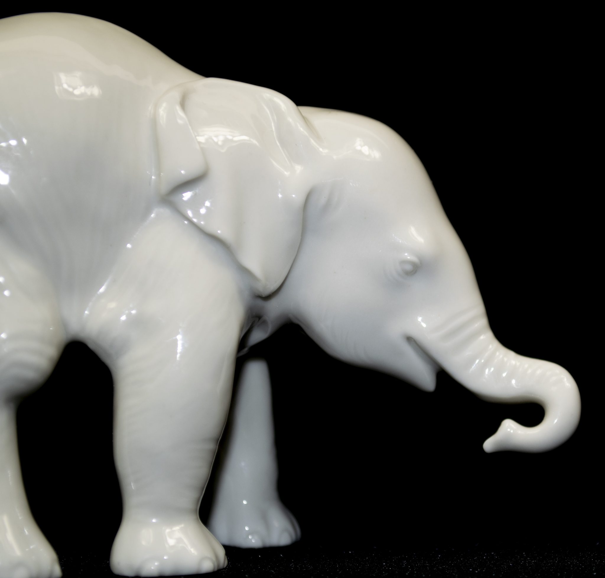 Allach porcelain small standing Elephant (Theodor Kärner Nr. 3)