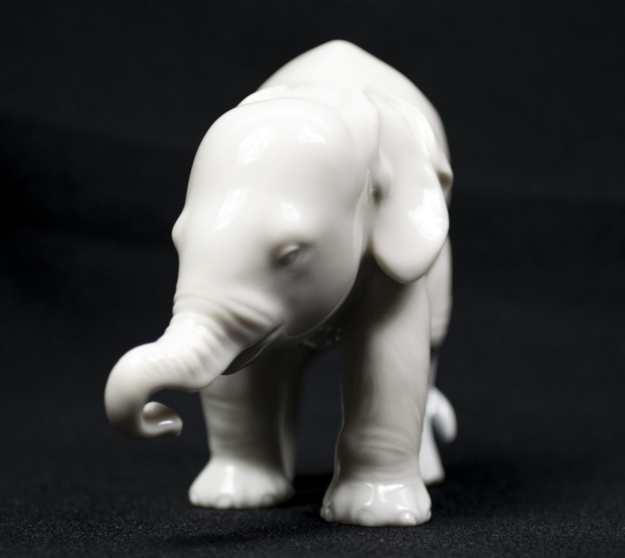 Allach porcelain small standing Elephant (Theodor Kärner Nr. 3)
