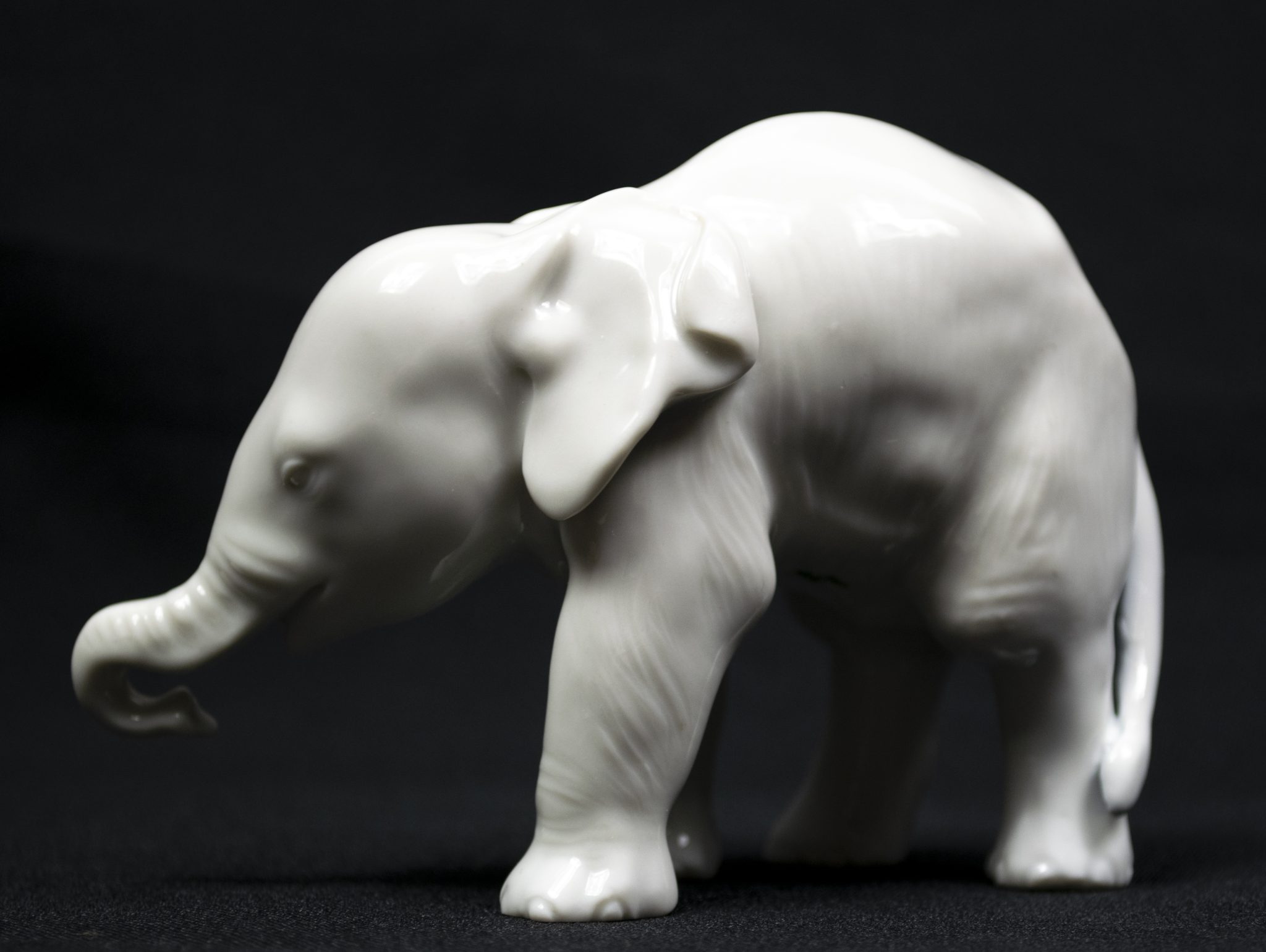 Allach porcelain small standing Elephant (Theodor Kärner Nr. 3)