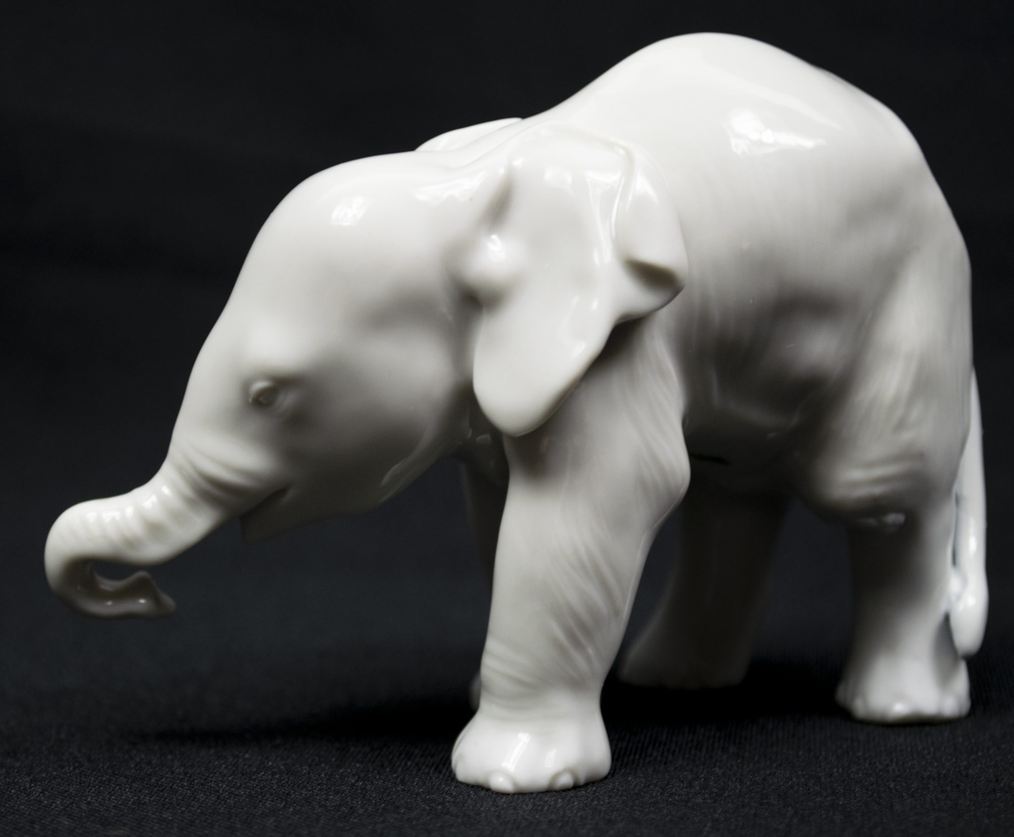 Allach porcelain small standing Elephant (Theodor Kärner Nr. 3)