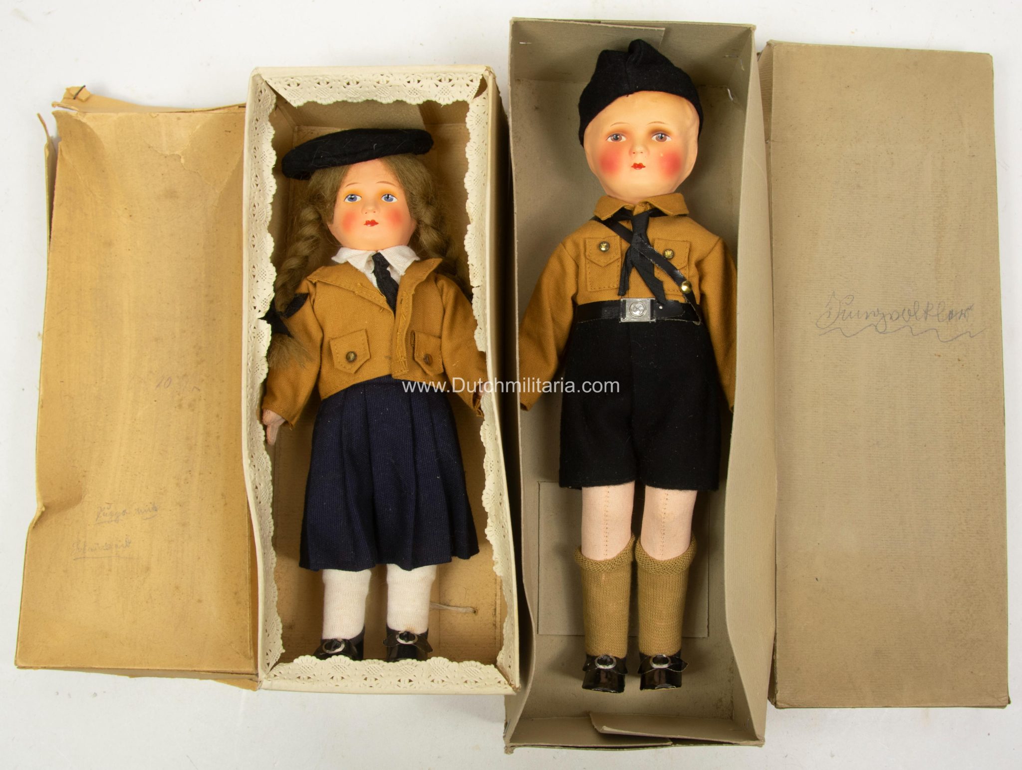 Bund Deutscher Mädel (BDM) + HitlerjugendJungvolk (HJDJ) dolls (Gekleidete Stoffpuppe) in original boxes – ULTRA RARE!!!! (101)