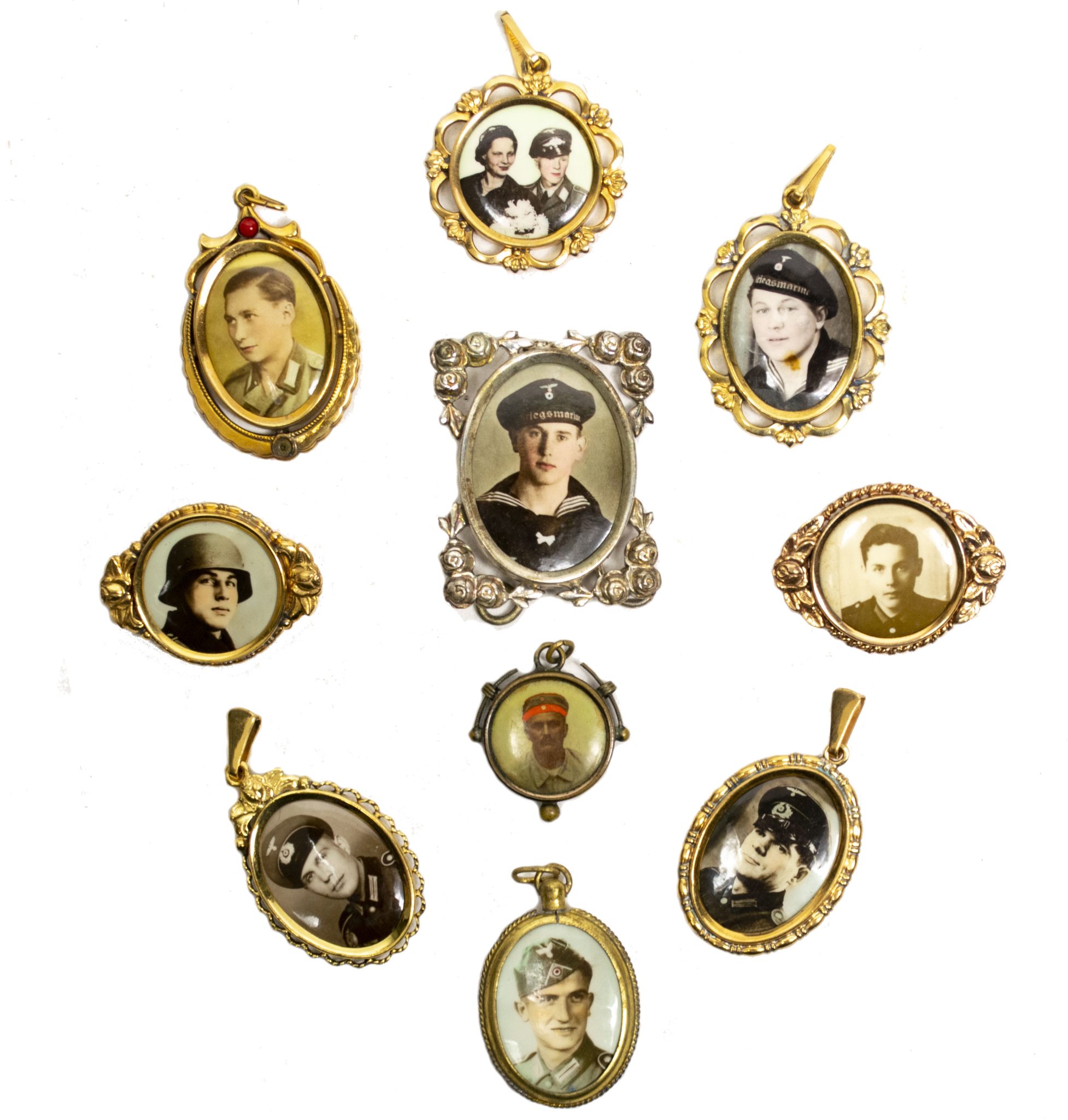 Collection of German WWII sweetheart brooches with soldiers foto's (10x)