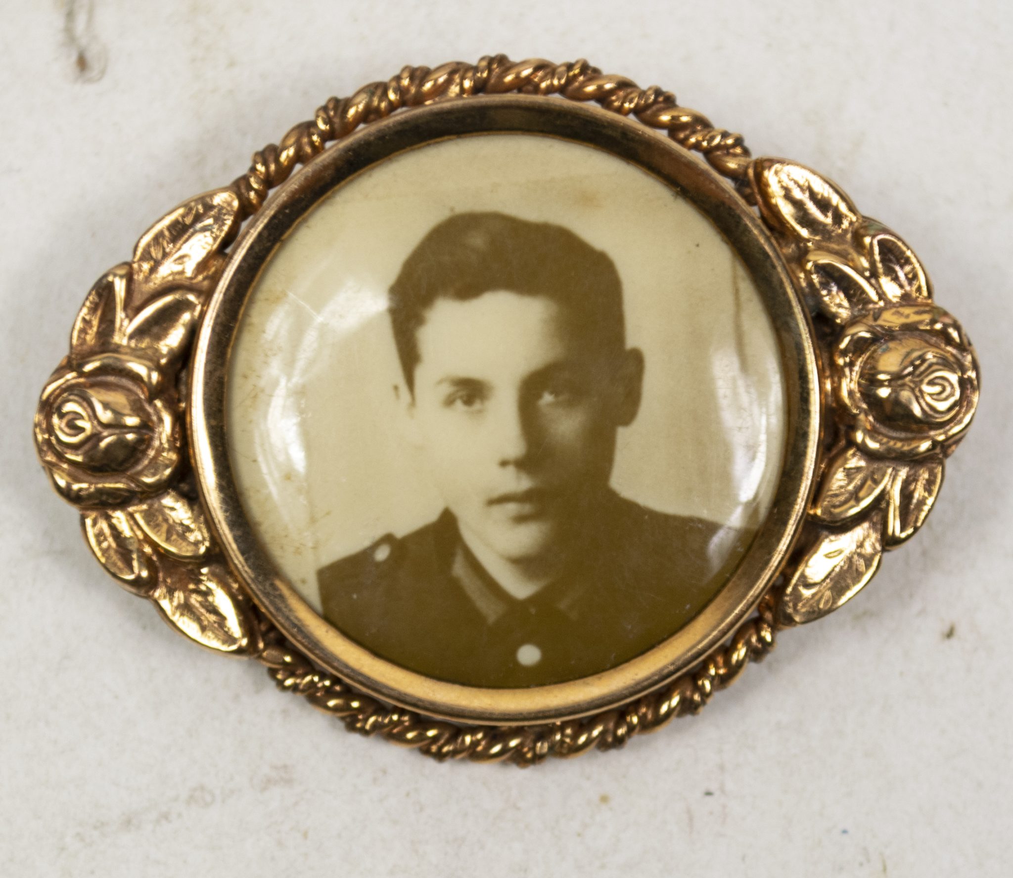 Collection of German WWII sweetheart brooches with soldiers foto's (10x) - Image 12