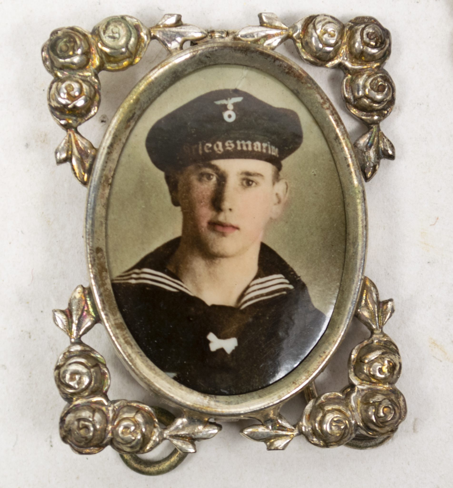 Collection of German WWII sweetheart brooches with soldiers foto's (10x) - Image 6