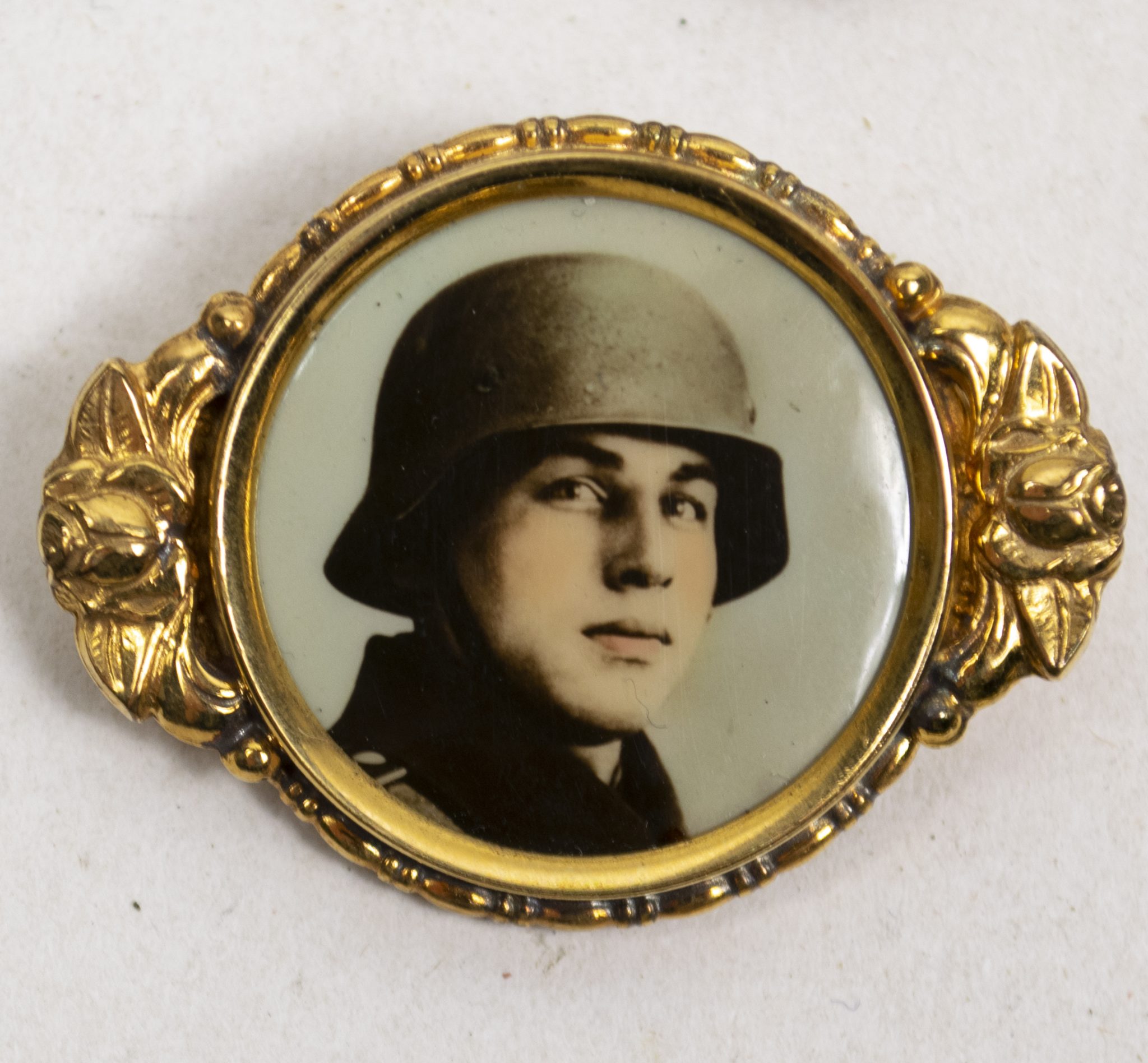 Collection of German WWII sweetheart brooches with soldiers foto's (10x) - Image 8