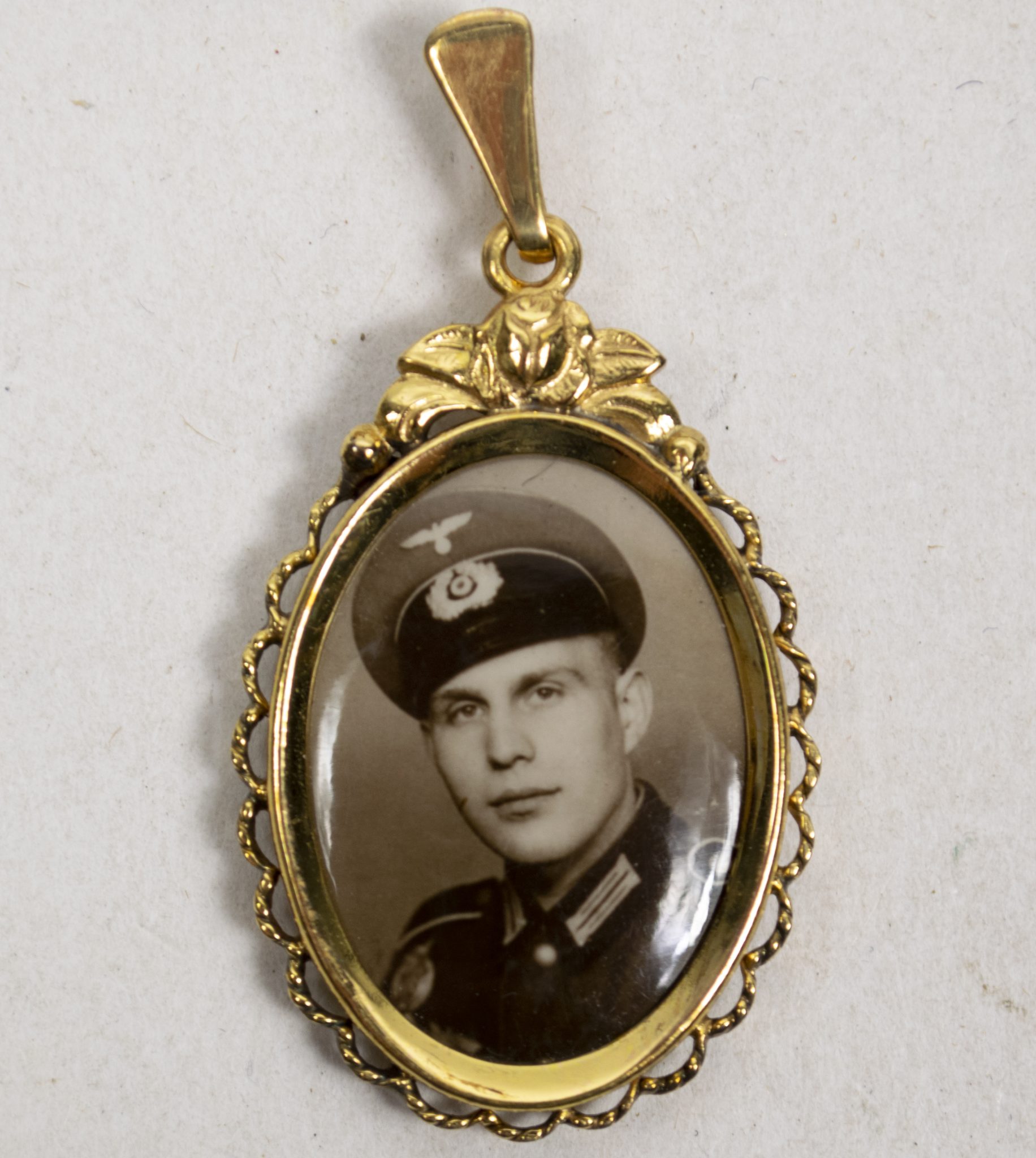 Collection of German WWII sweetheart brooches with soldiers foto's (10x) - Image 9