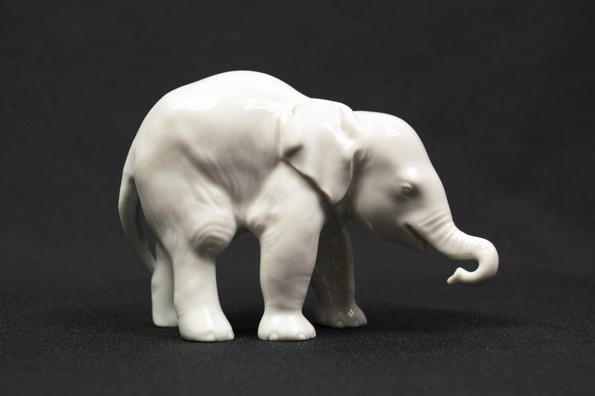 Allach porcelain small standing Elephant (Theodor Kärner Nr. 3)