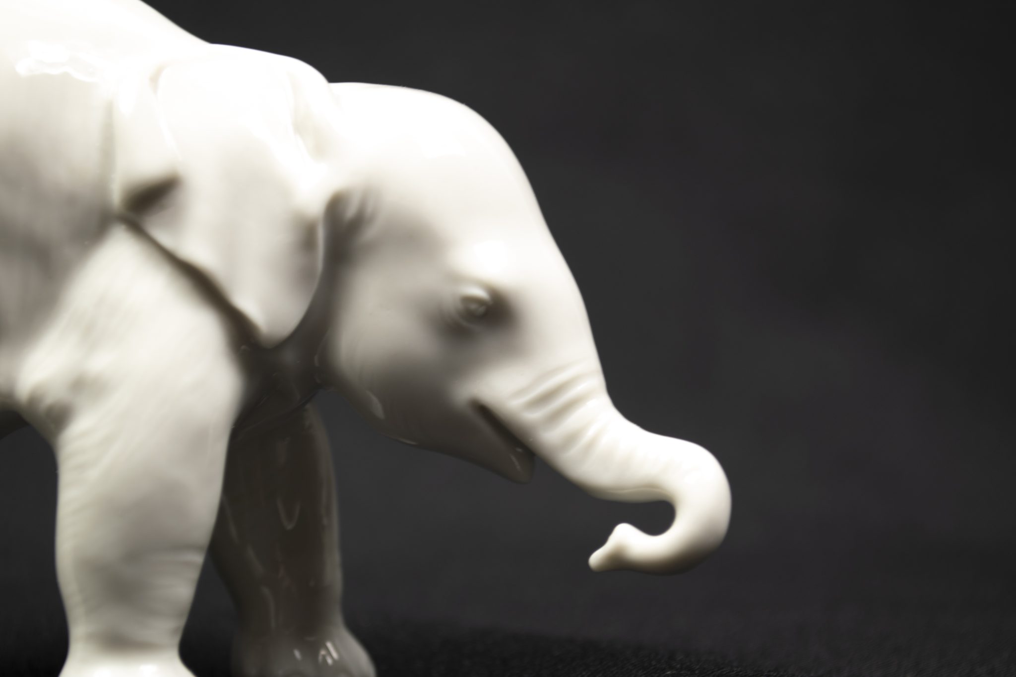 Allach porcelain small standing Elephant (Theodor Kärner Nr. 3)