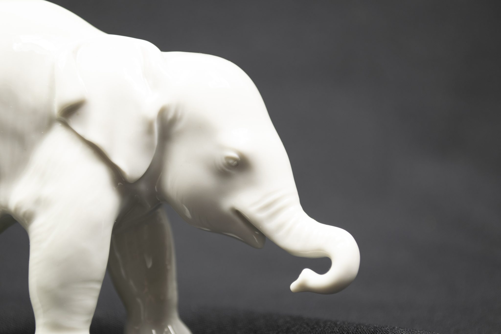Allach porcelain small standing Elephant (Theodor Kärner Nr. 3)