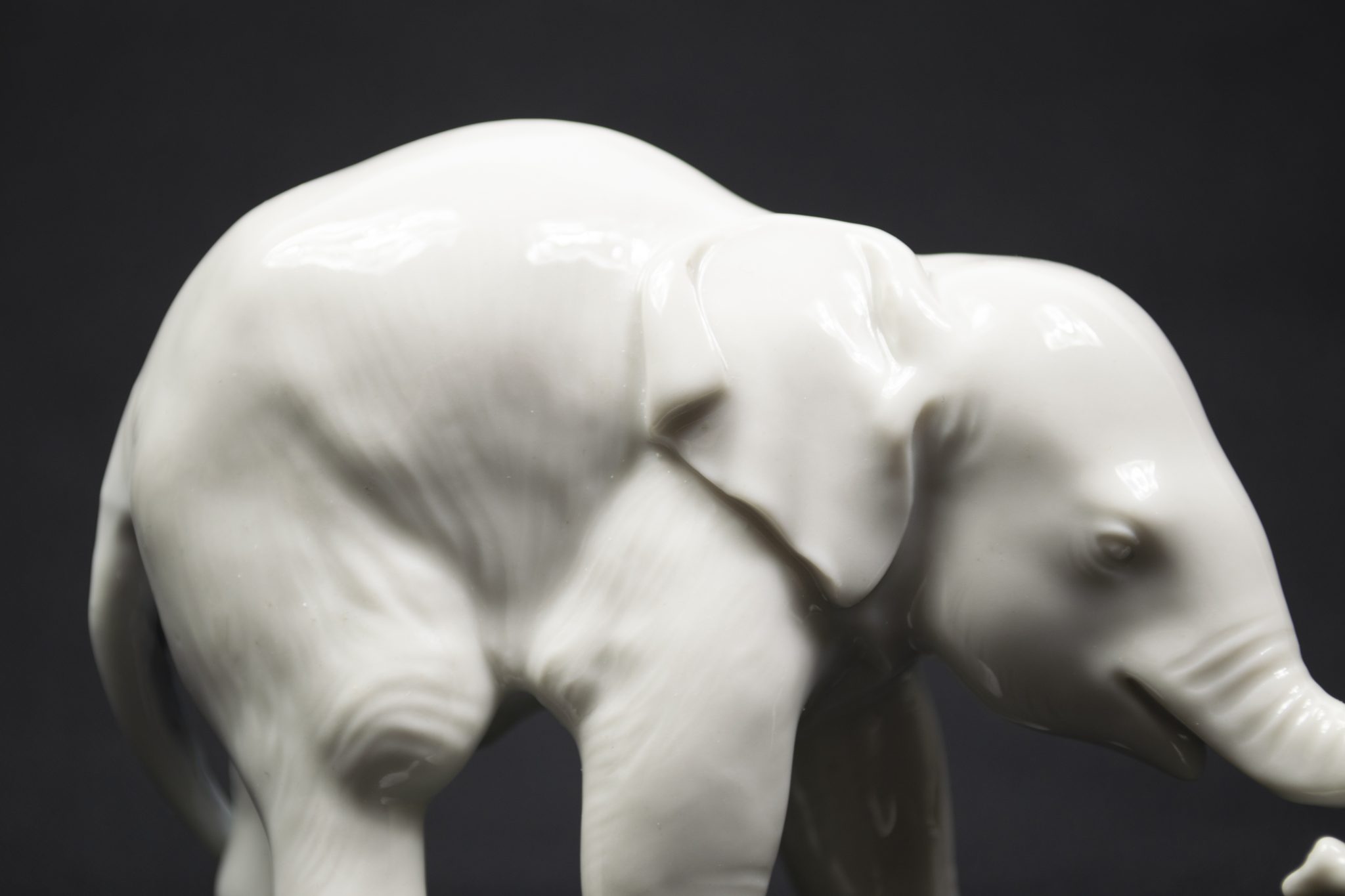 Allach porcelain small standing Elephant (Theodor Kärner Nr. 3)