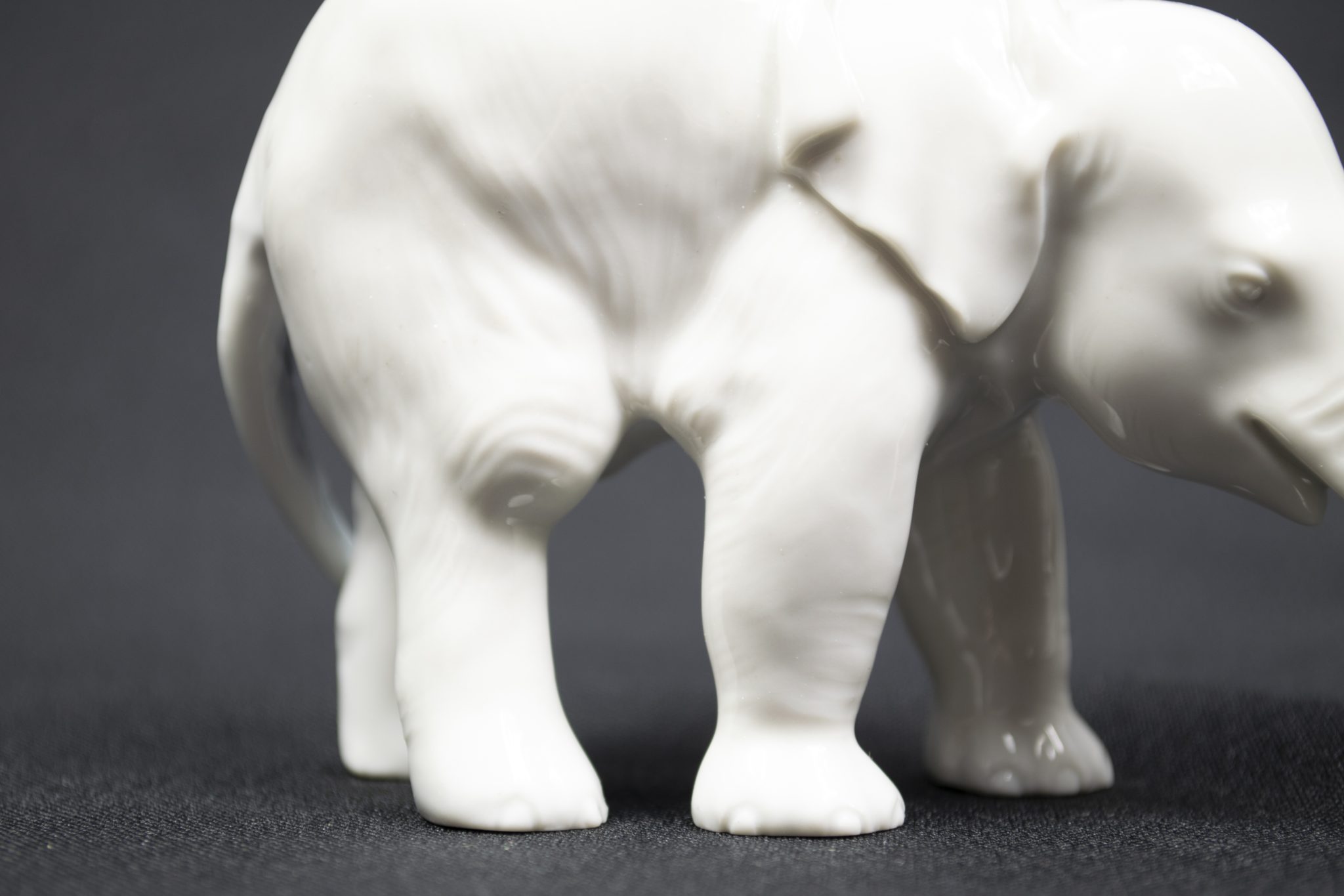 Allach porcelain small standing Elephant (Theodor Kärner Nr. 3)