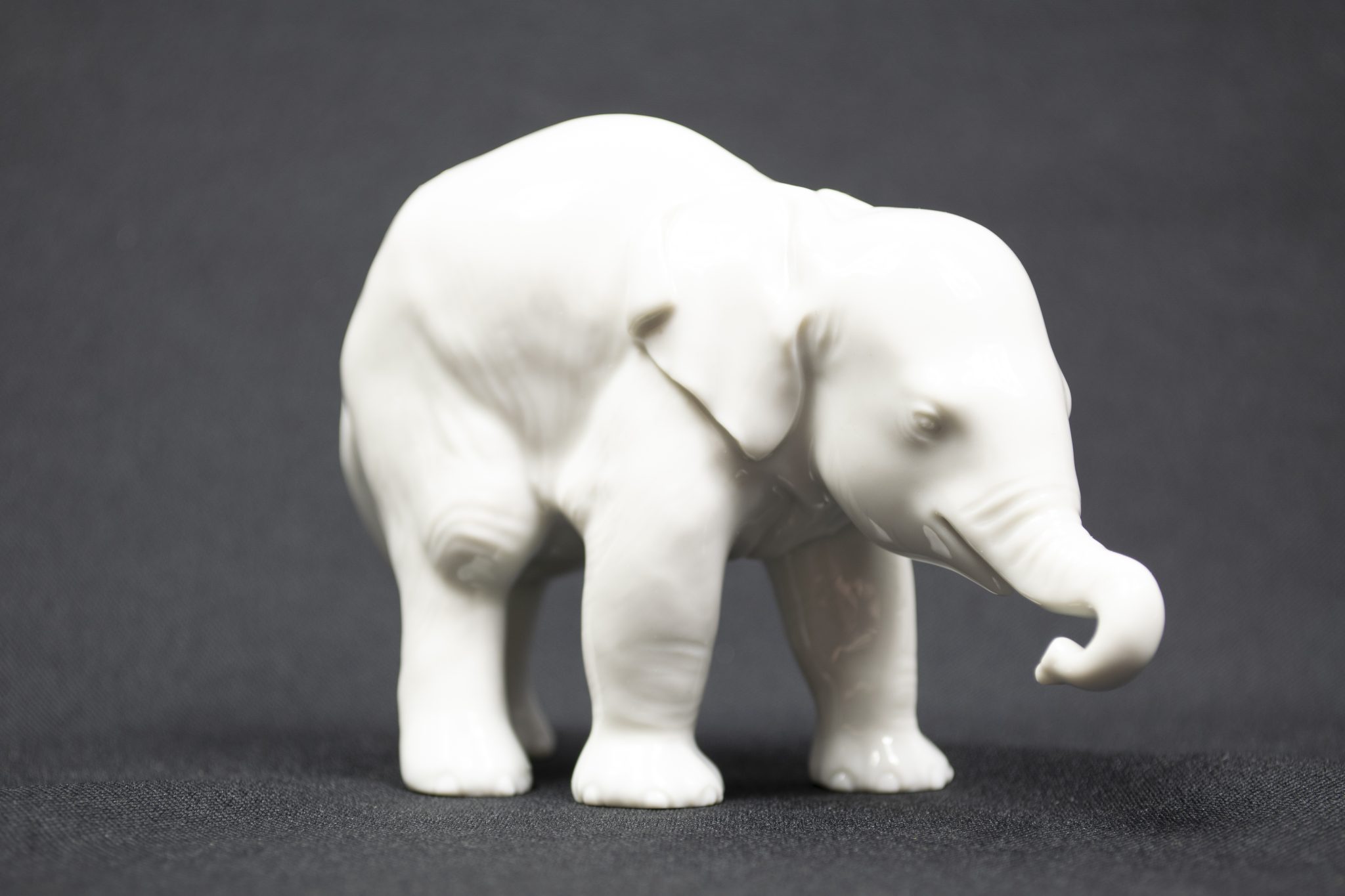 Allach porcelain small standing Elephant (Theodor Kärner Nr. 3)