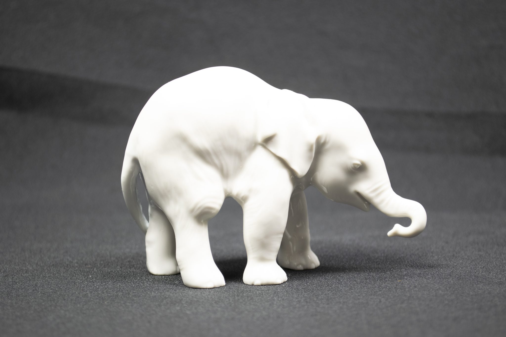 Allach porcelain small standing Elephant (Theodor Kärner Nr. 3)