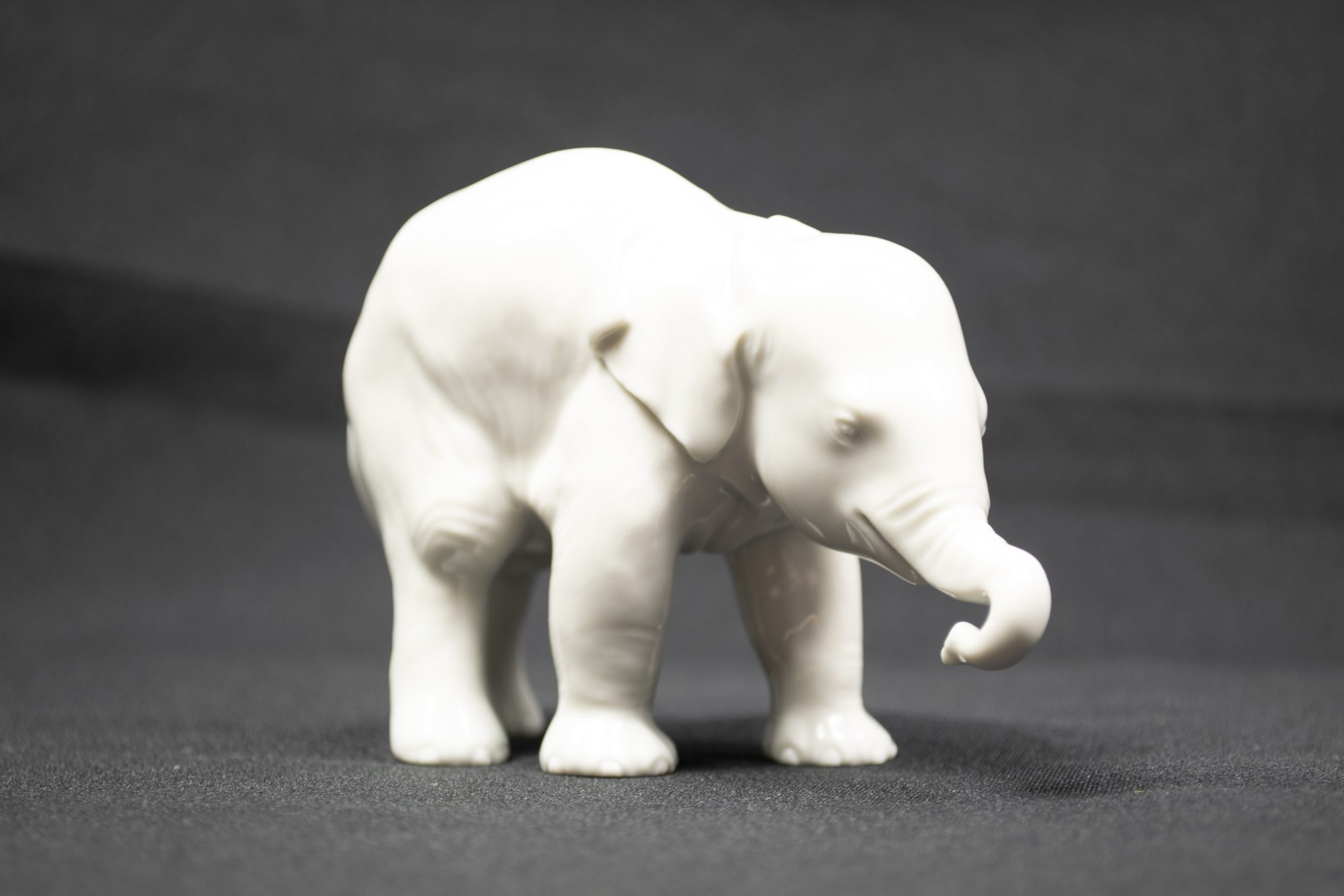 Allach porcelain small standing Elephant (Theodor Kärner Nr. 3)