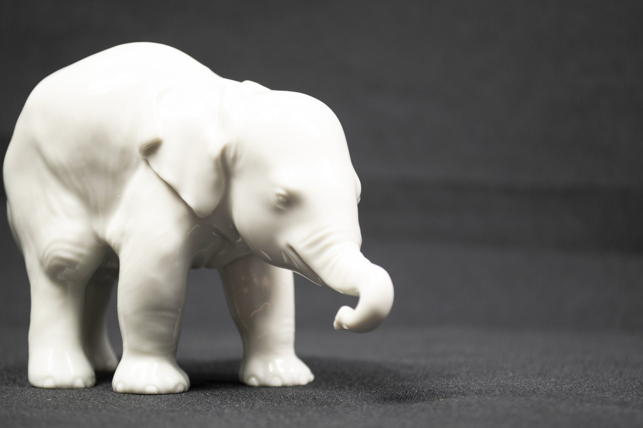 Allach porcelain small standing Elephant (Theodor Kärner Nr. 3)
