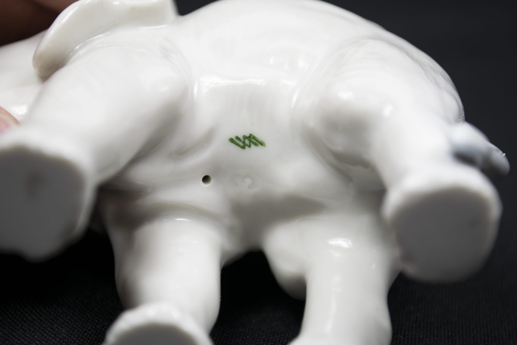 Allach porcelain small standing Elephant (Theodor Kärner Nr. 3)