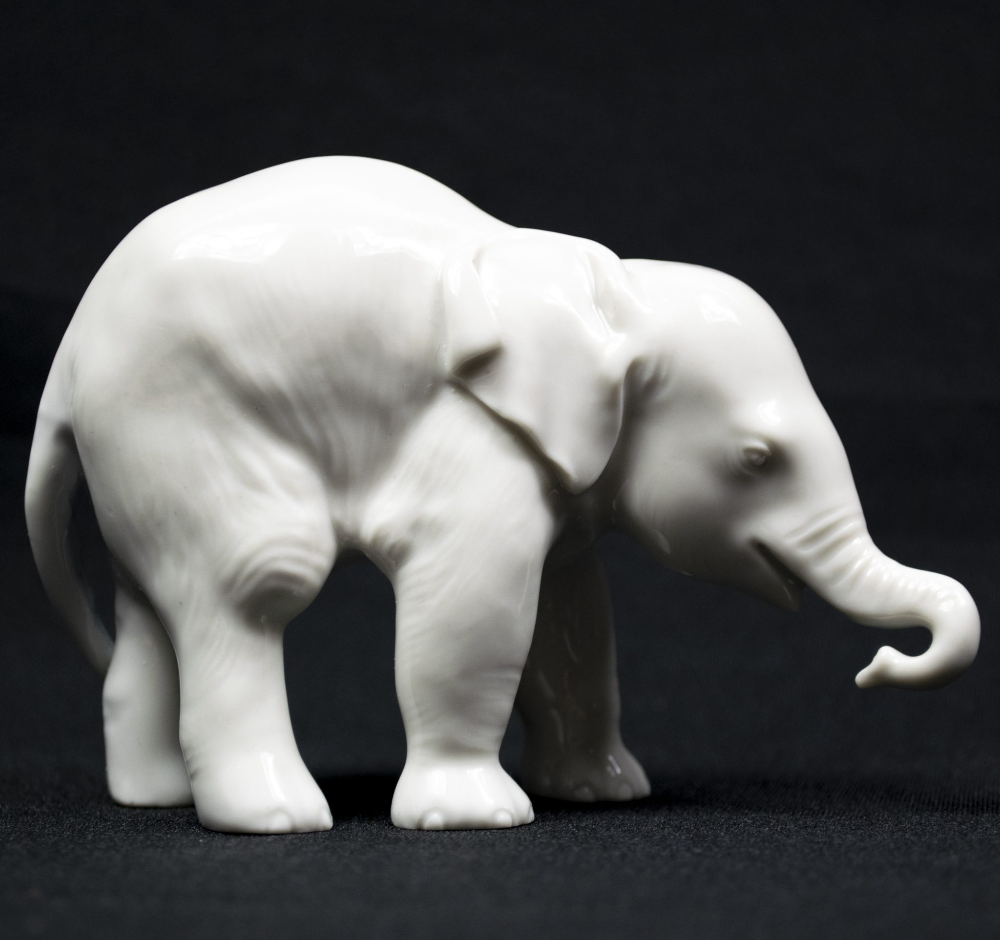 Allach porcelain small standing Elephant (Theodor Kärner Nr. 3)