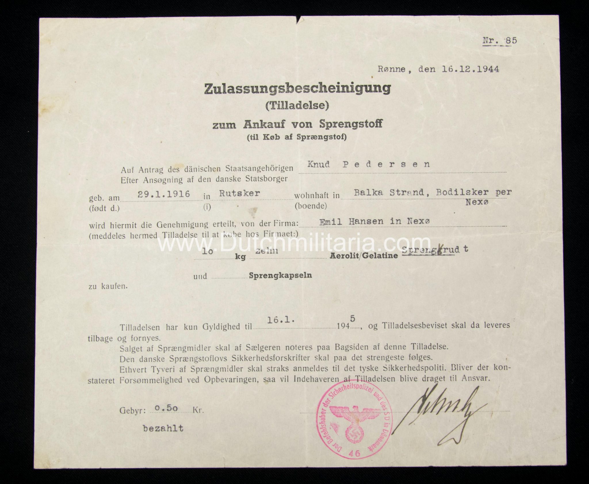 (Denmark) Zulassungsbescheinigung zum Ankauf bon Sprengstoff (1945) signed and stamped by the Befehlshaber der Sicherheitspolizei und des SD in Denmark – VERY RARE (Denmark) Zulassungsbescheinigung zum Ankauf bon Sprengstoff (1944) signed and stamped by the Befehlshaber der Sicherheitspolizei und des SD in Denmark - VERY RARE