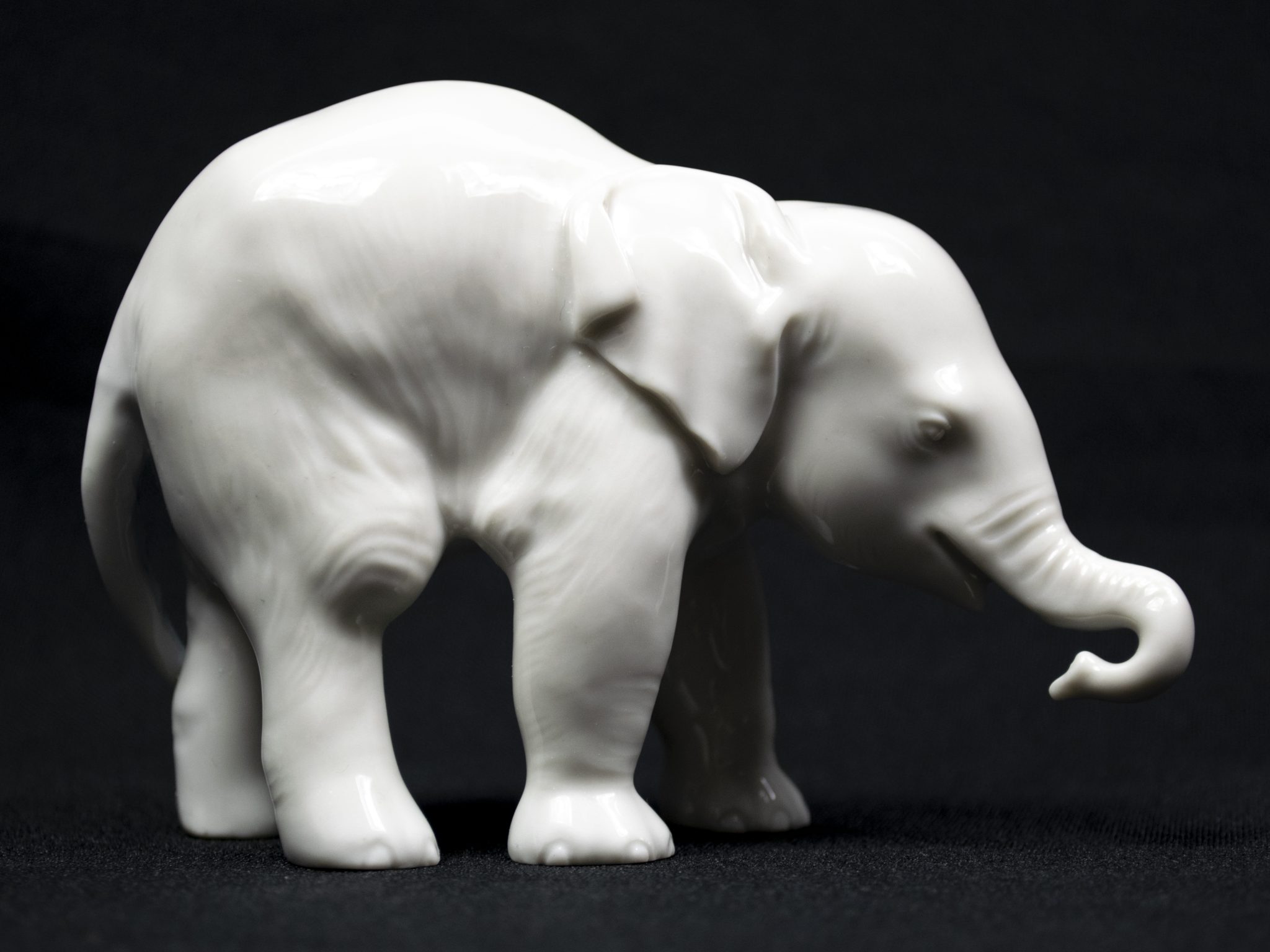Allach porcelain small standing Elephant (Theodor Kärner Nr. 3)