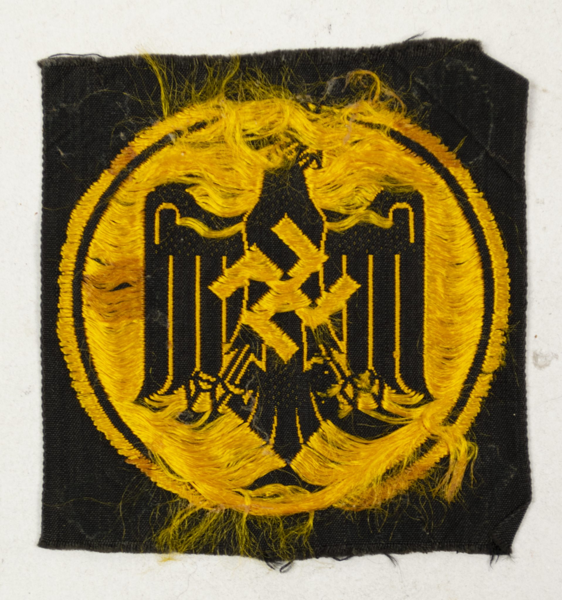 Nationalsozialistischer Reichsbund für Leibesübungen (NSRL) Cloth sportsbadge in bronze (2) Nationalsozialistischer Reichsbund für Leibesübungen (NSRL) Cloth sportsbadge in bronze